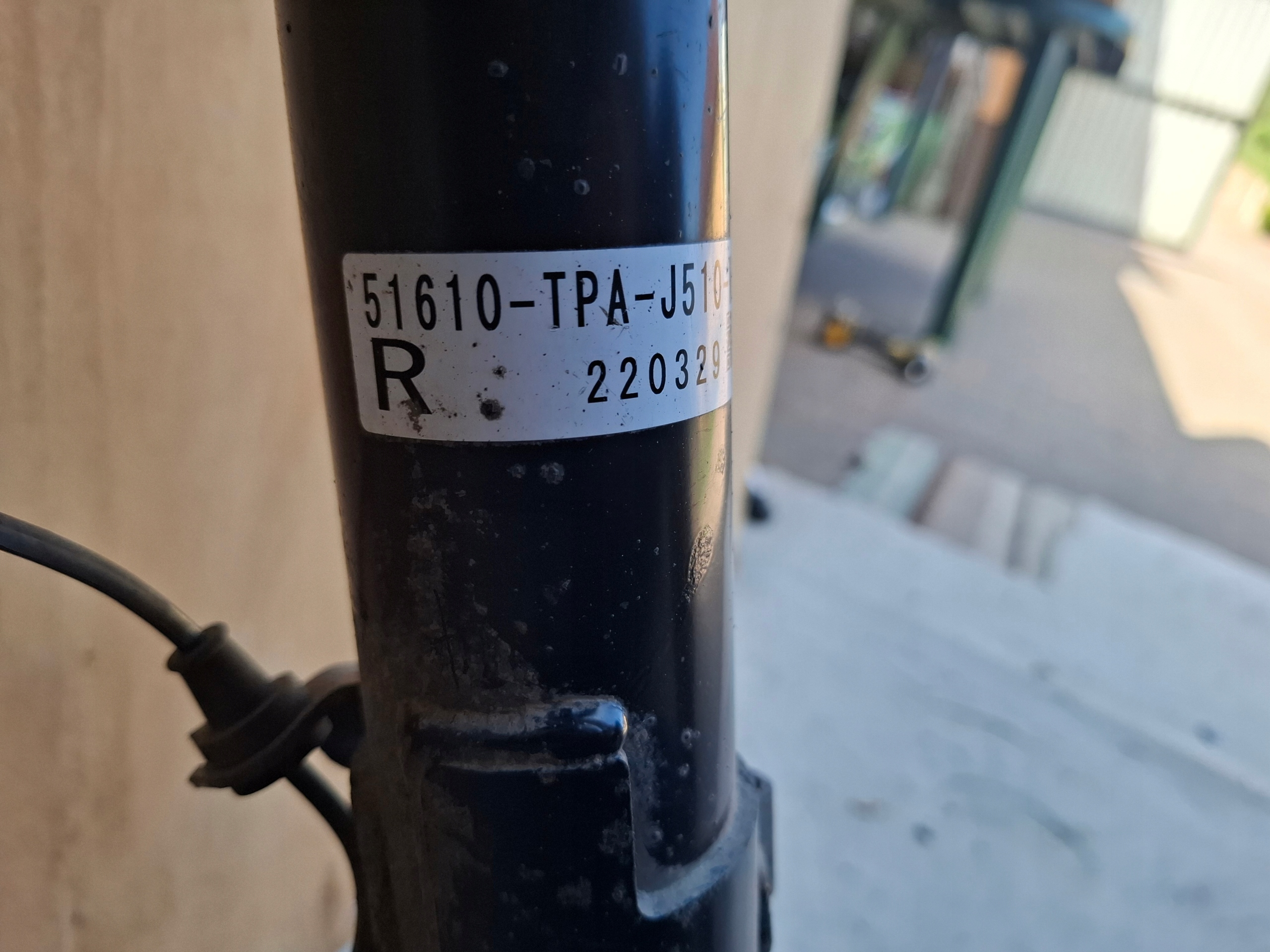 Honda CR-V 5 V 18-23 shock absorber McPherson right front swing