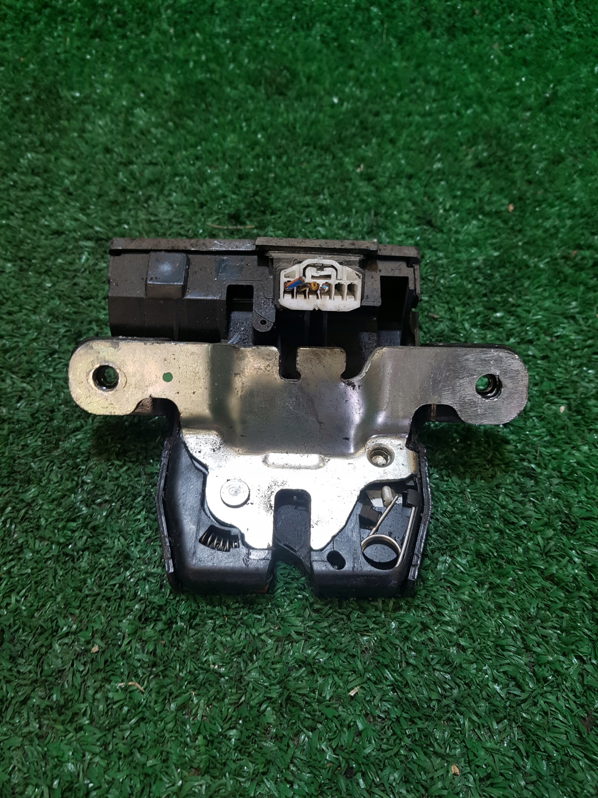 lock bonnet boot FORD FIESTA MK 7 8A61-A442A66-BB