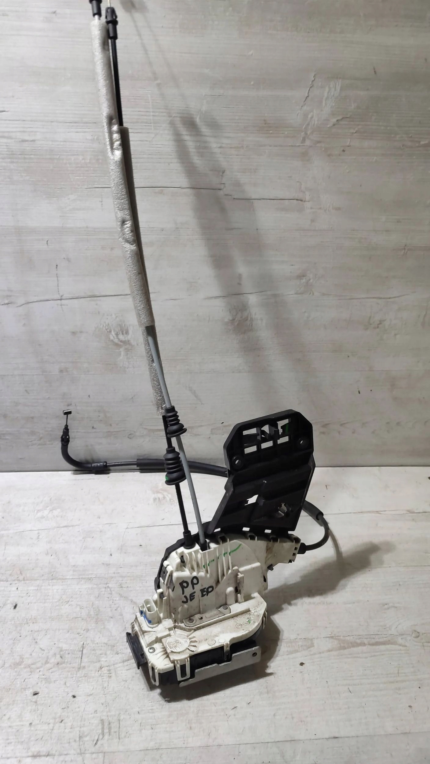Jeep Cherokee 2015 front right lock door przednich