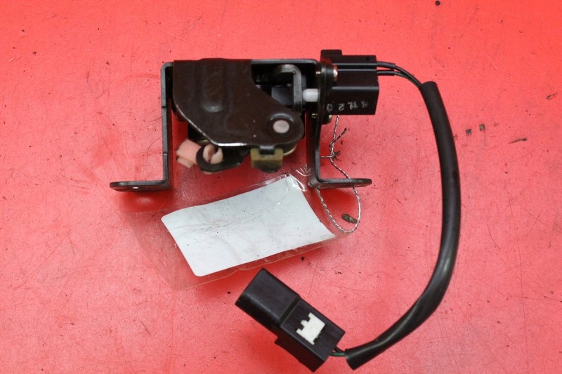 ЗАМОК ЗАДНІХ ДВЕРЕЙ БАГАЖНИКА KIA SPORTAGE 2 II 05R