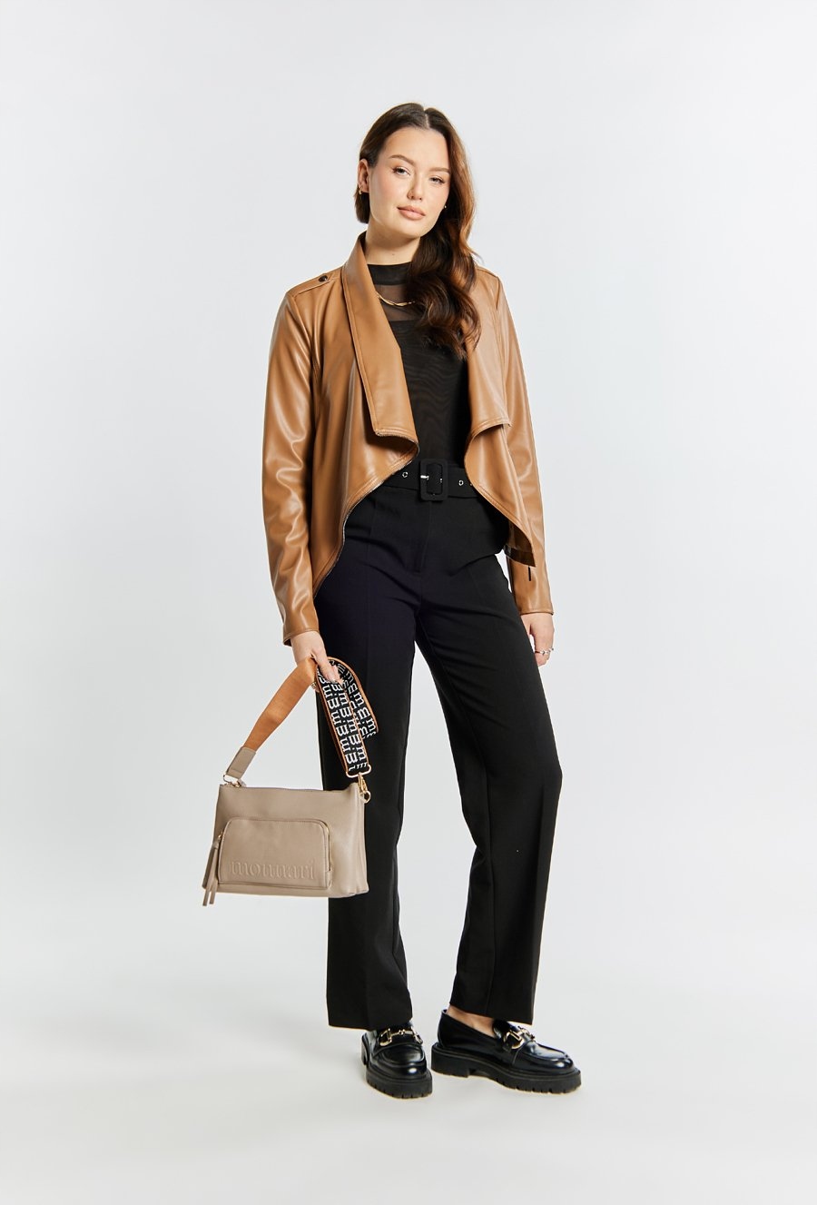 TOREBKA LISTONOSZKA MONNARI BEŻOWA AZTECKI PASEK KIESZONKA 2 KOMORY Marka Monnari