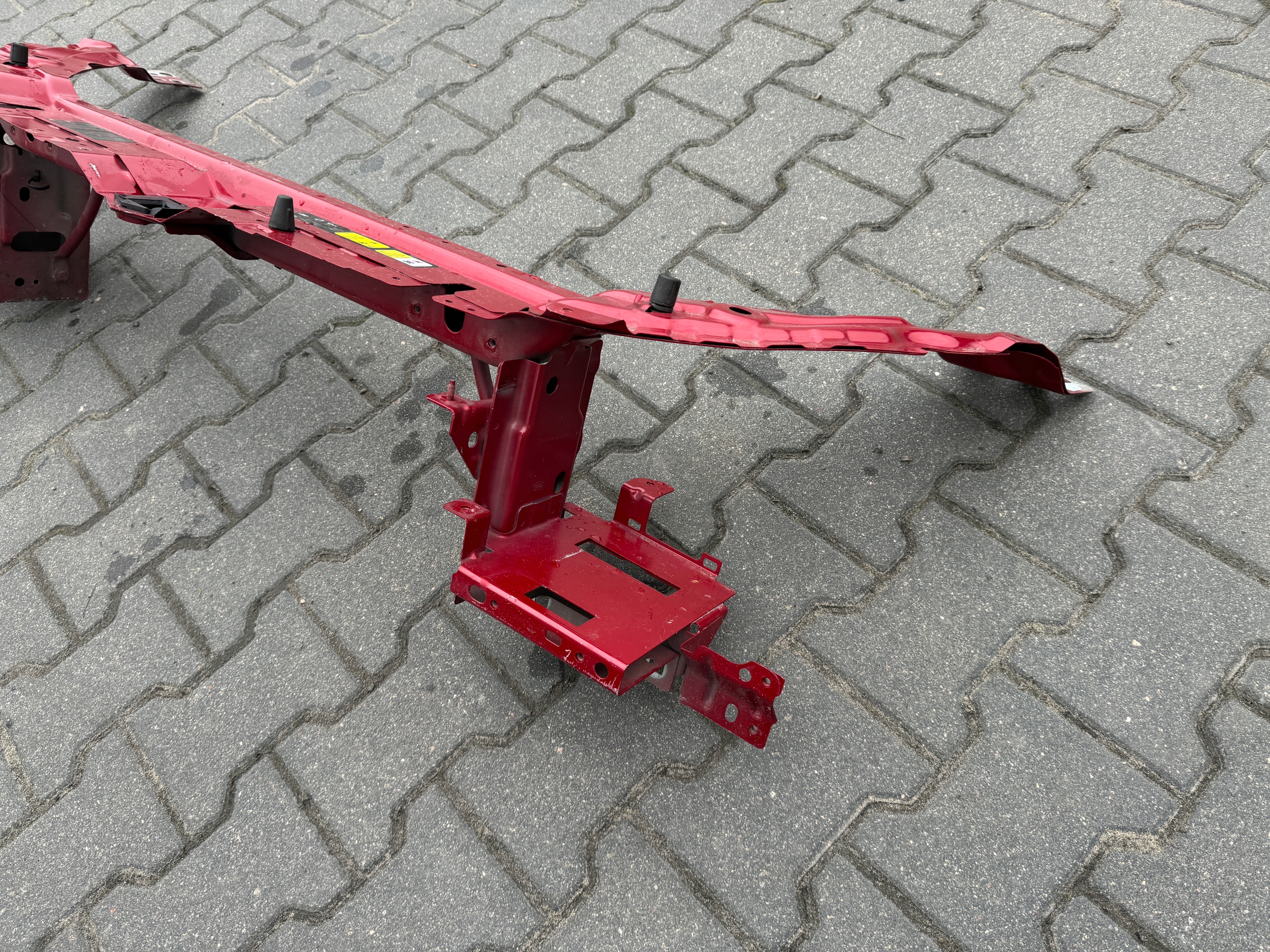 PAS PRZÓD WZMOCNIENIE OKULAR DISCOVERY SPORT L550 Producent części Land Rover OE