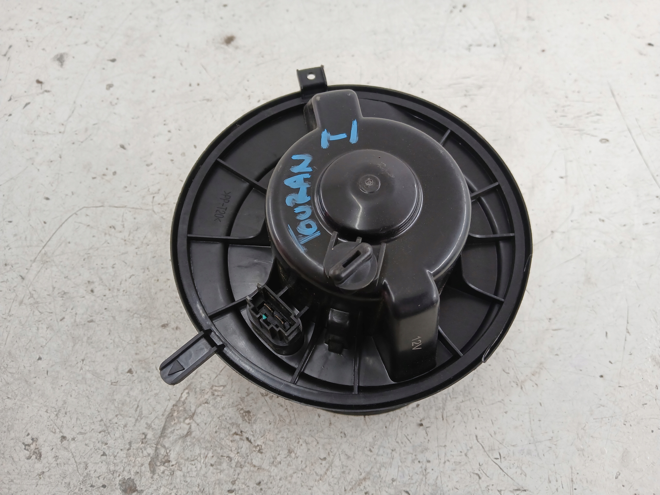 VW TOURAN and heating air conditioning devices