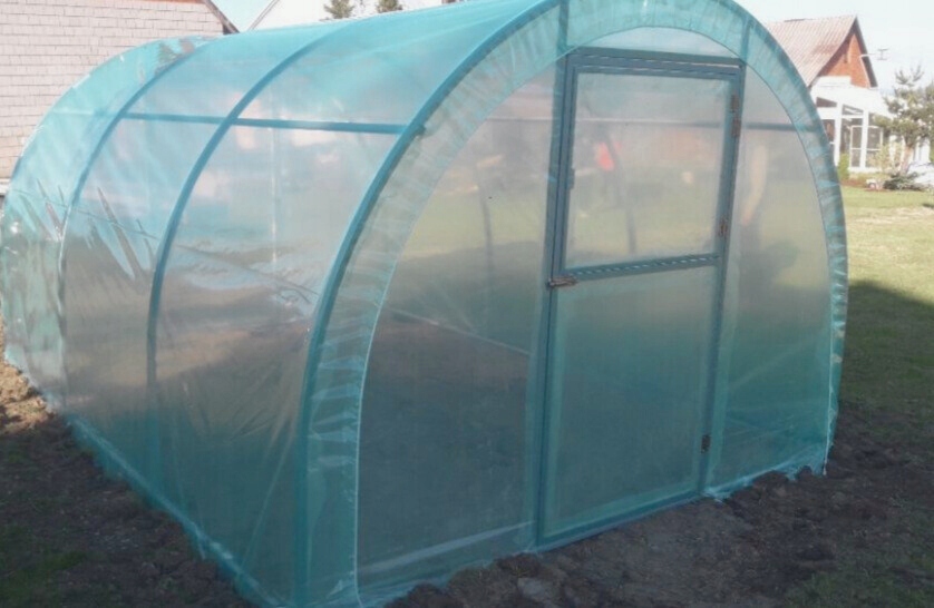 Fólie s vyhřívaným provázkem UV4 o rozměrech 8 m x 6,30 m