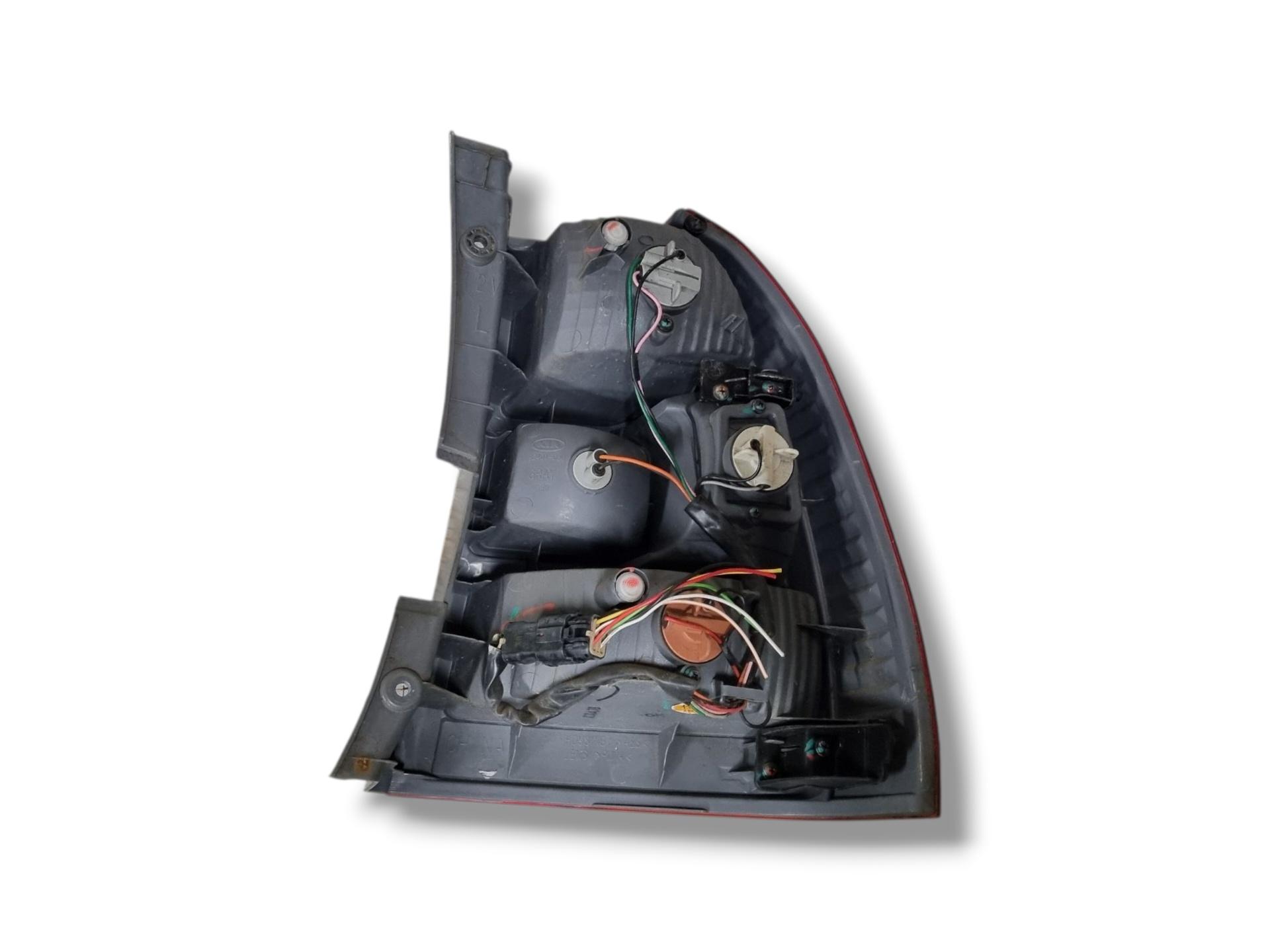 light rear left side Kia Sportage 2 facelift JE 2009 92401-030