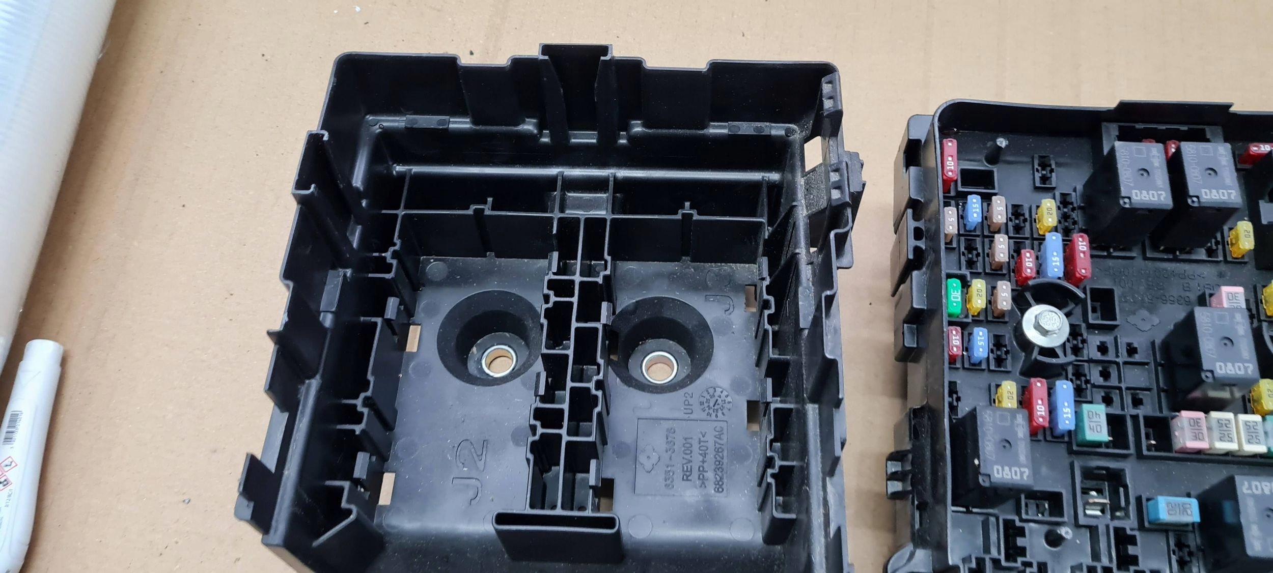 Chrysler Pacifica 2022 Module fusibles Boîte HYBRYDA 68574257AB