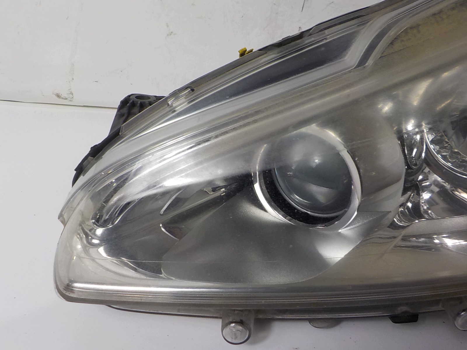 PEUGEOT 208 and light left front front UK