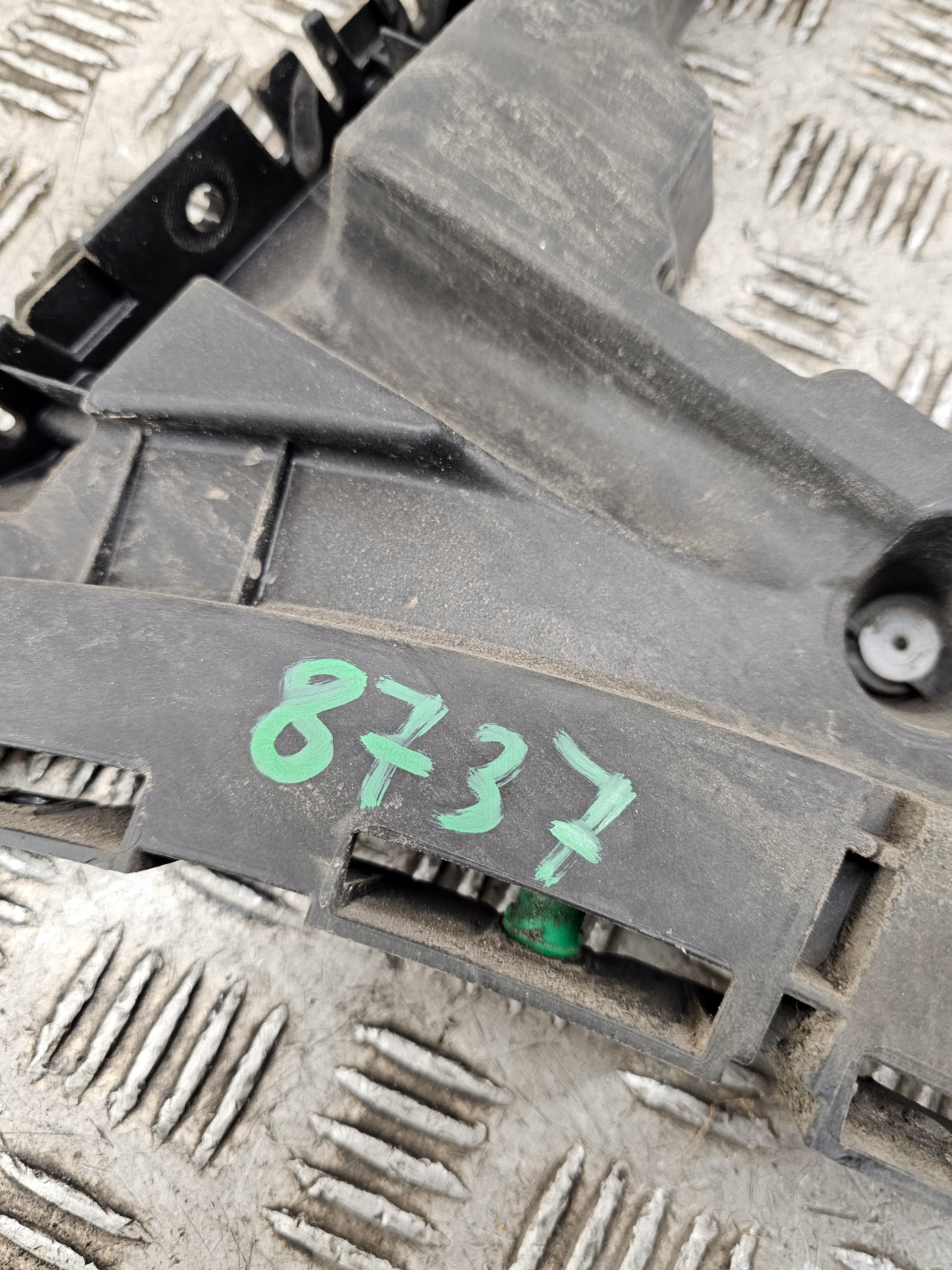 VOLVO V90 bumper bracket left rear part 31425065