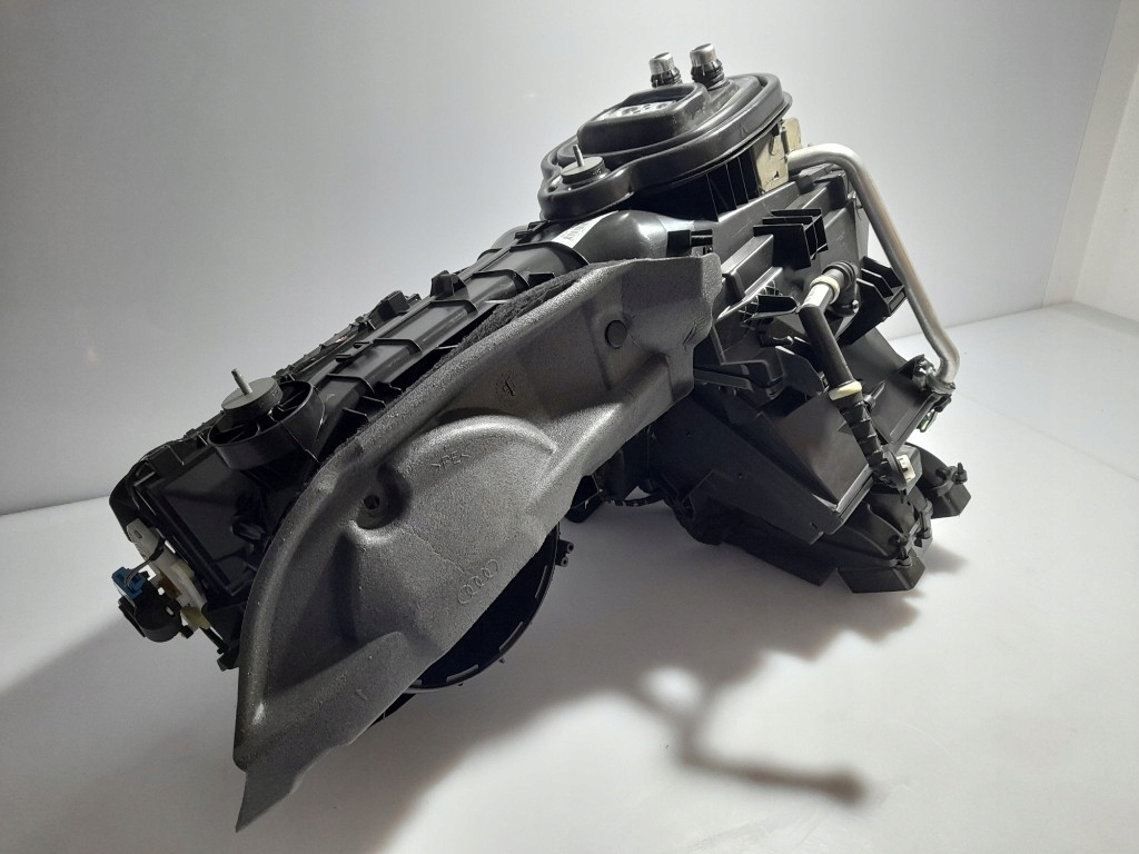 Audi A3 8V E-TRON vw VII радиатор отопителя европа 5QE820005 супер состояние