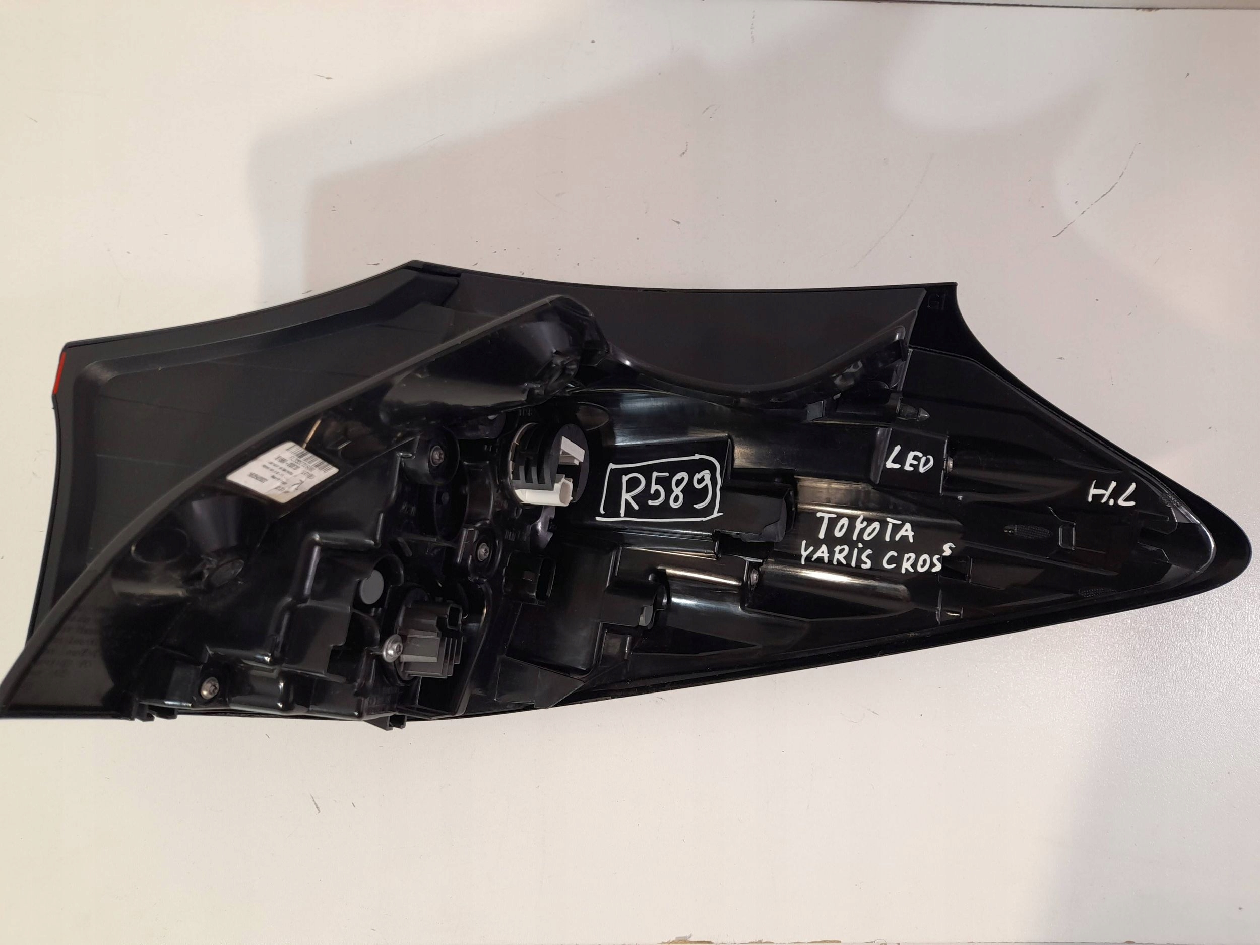 Toyota Yaris Cross light rear left 815500DE20 (R589)