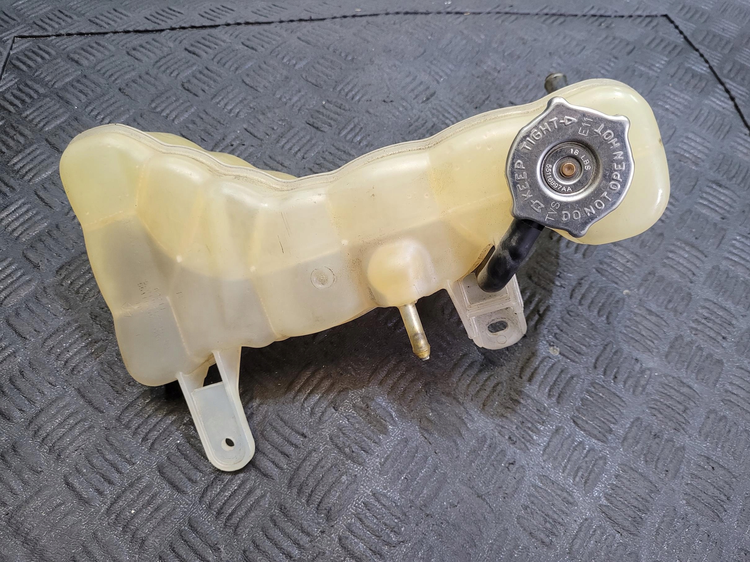 water tank 68237637AA CHRYSLER 300C