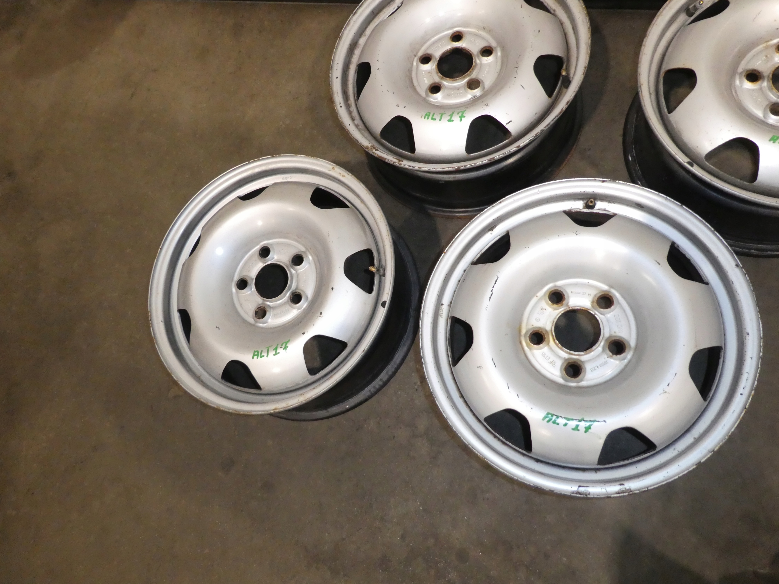 4X CERCHI Ferro 17CALI 7E0601027B VW T5 T6