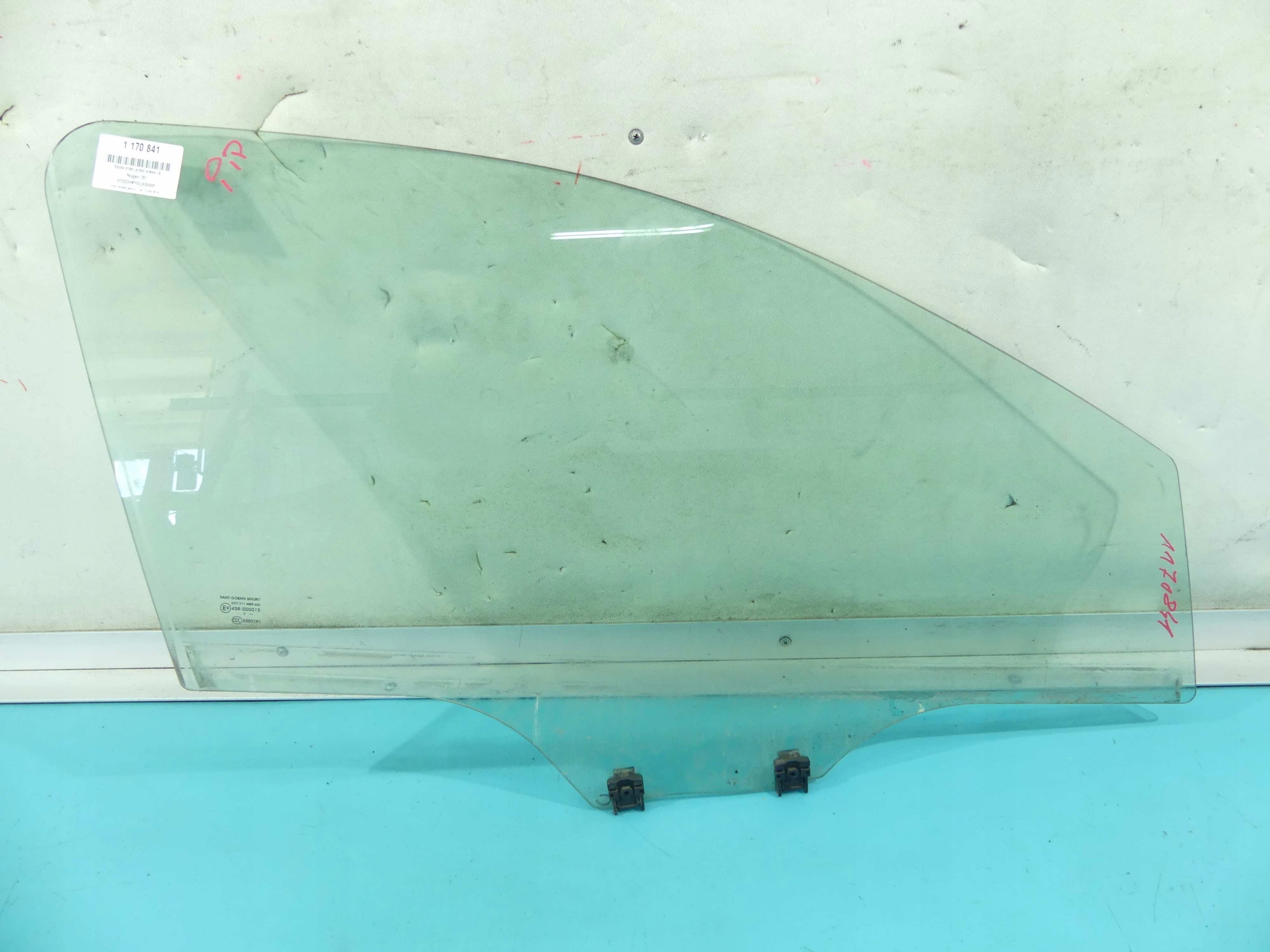 СКЛО ПЕРЕДНЬОЇ ПРАВОЇ ДВЕРІ PEUGEOT 301