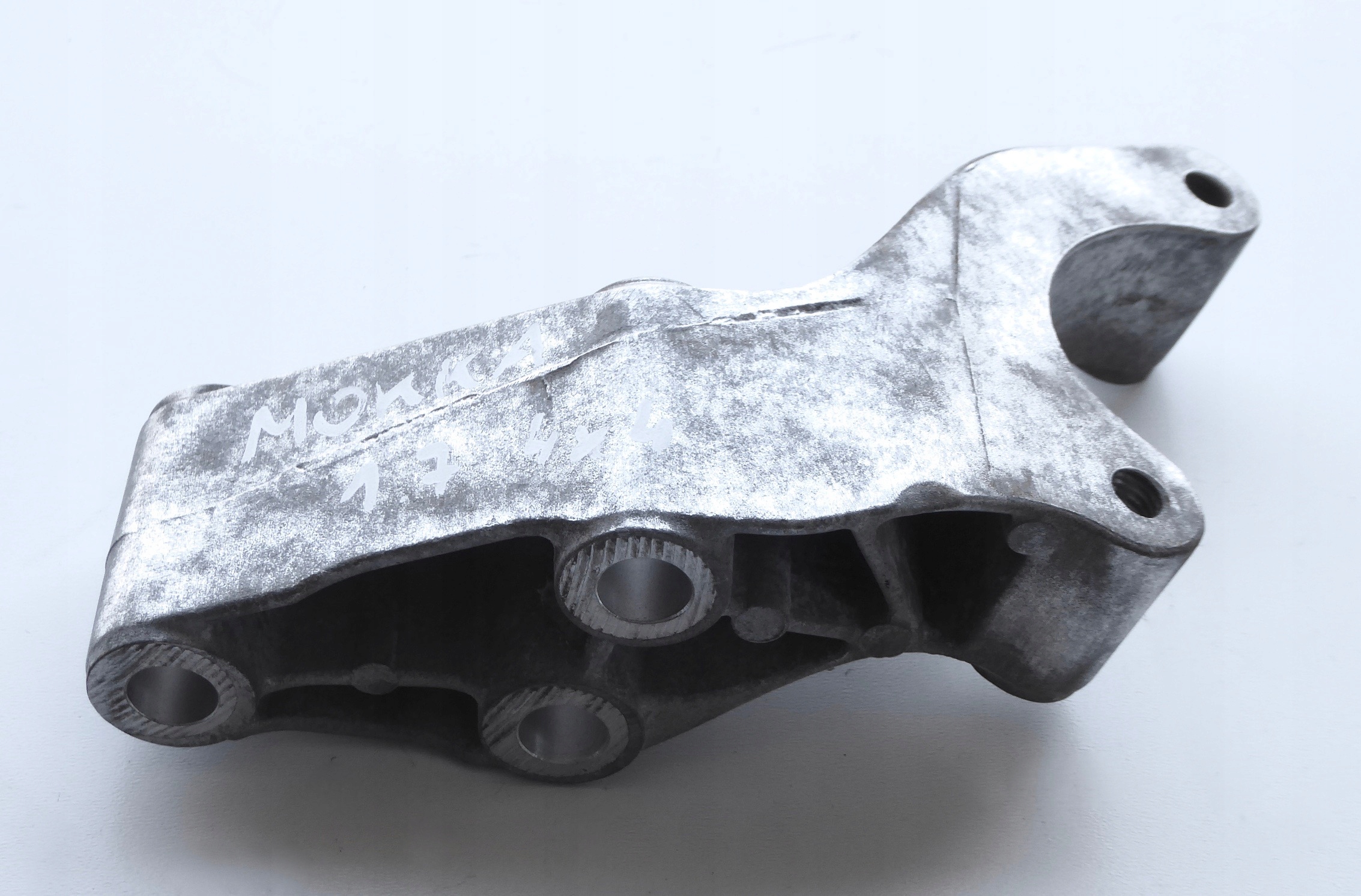 55566438 - ЛАПА КРОНШТЕЙН РЕДУКТОРА OPEL MOKKA 4X4