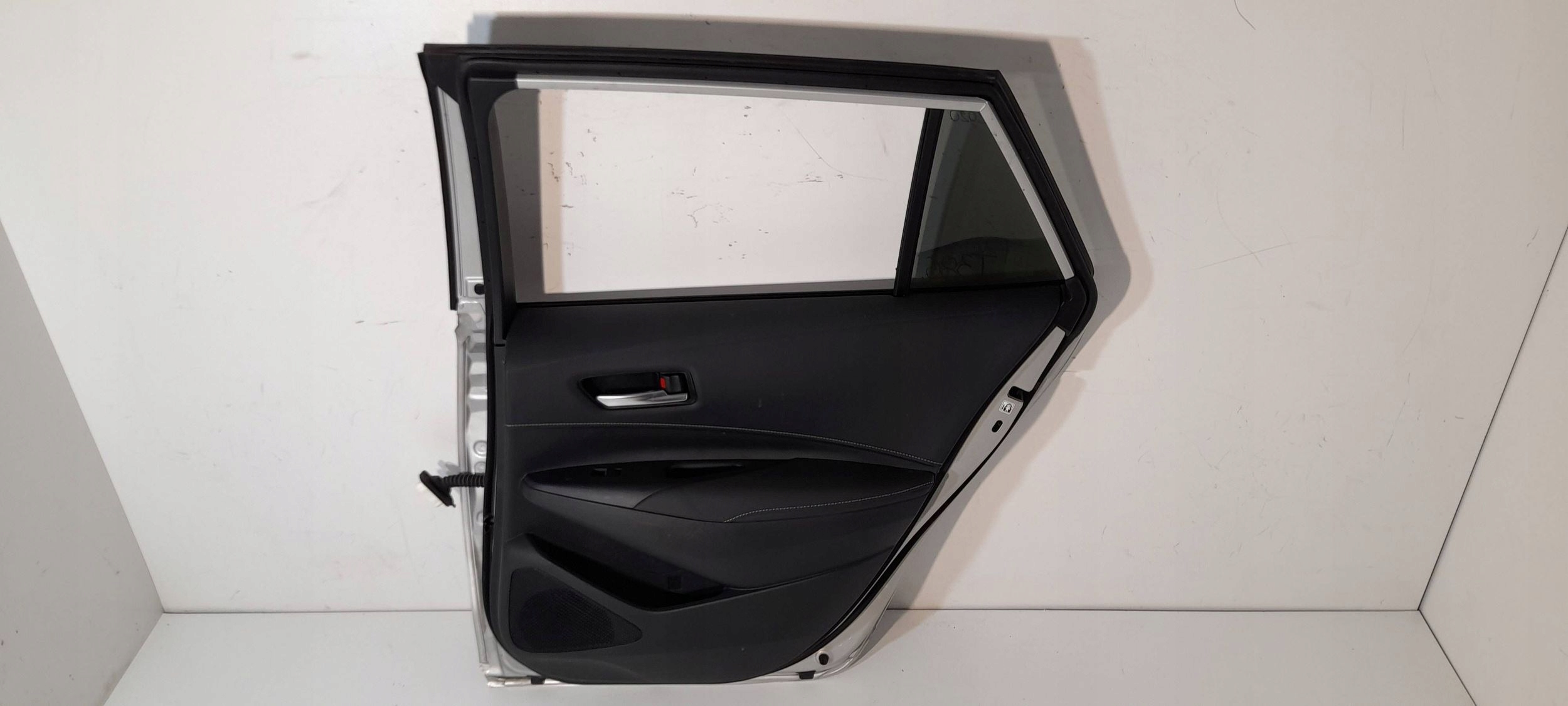Toyota Corolla E21 kombi door rear. right (T386)
