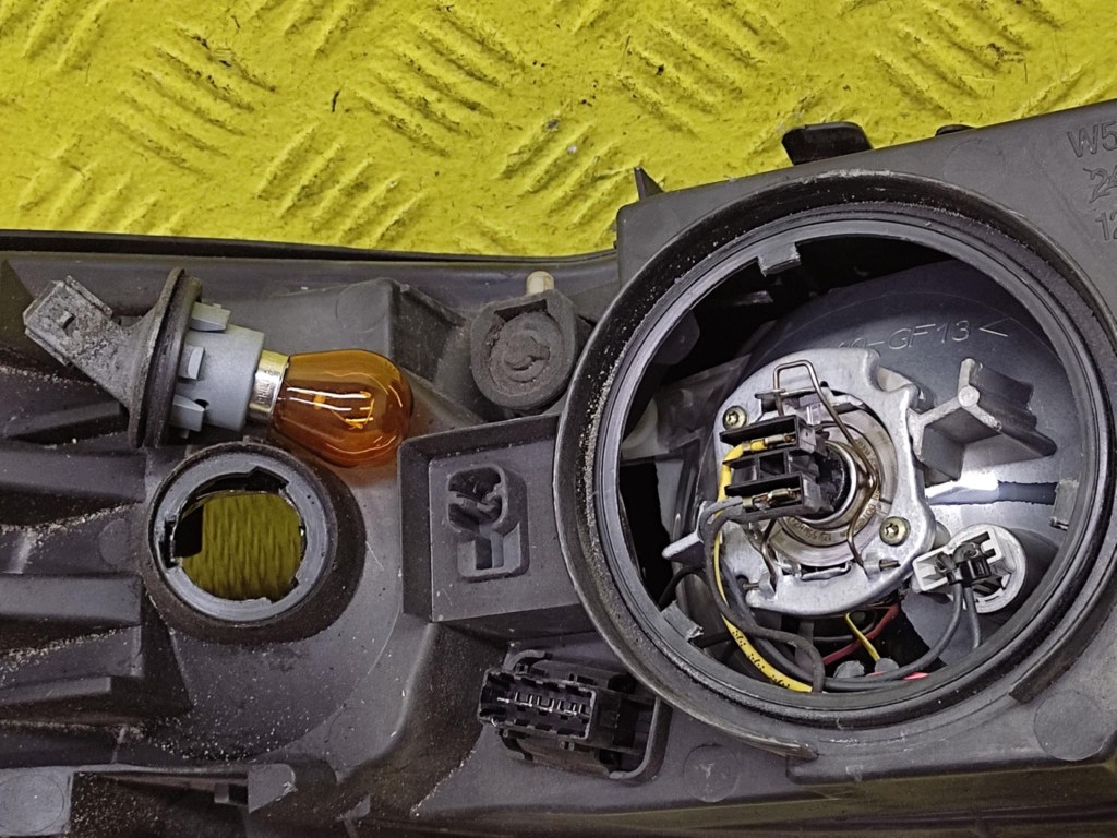 VOLVO V70 REFLEKTOR licht links vorne 8620686