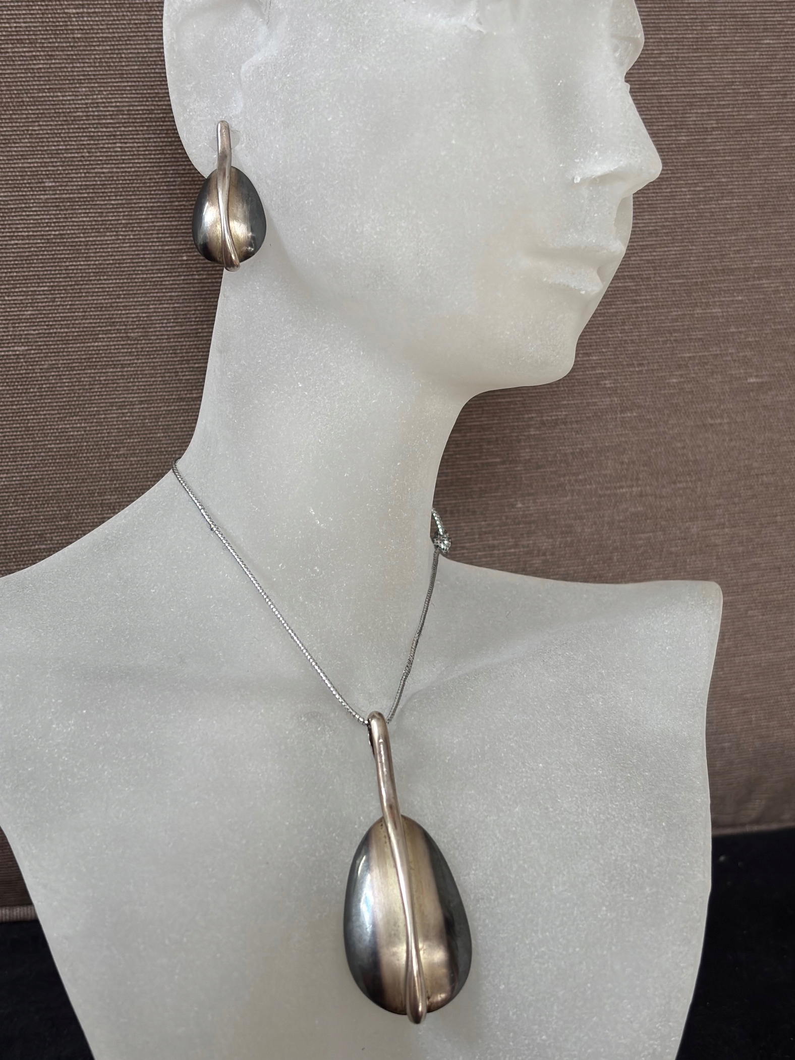 Modernistyczne piękno w srebrze