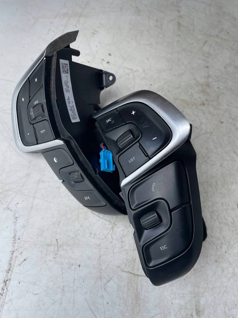 PRZYCISKI MULTIFUNKCJA Volant CITROEN C4 II 96720517ZD CHROM