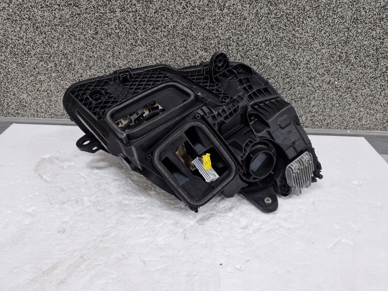 light left Mercedes C Klasa W205 LIFT Multibeam LED