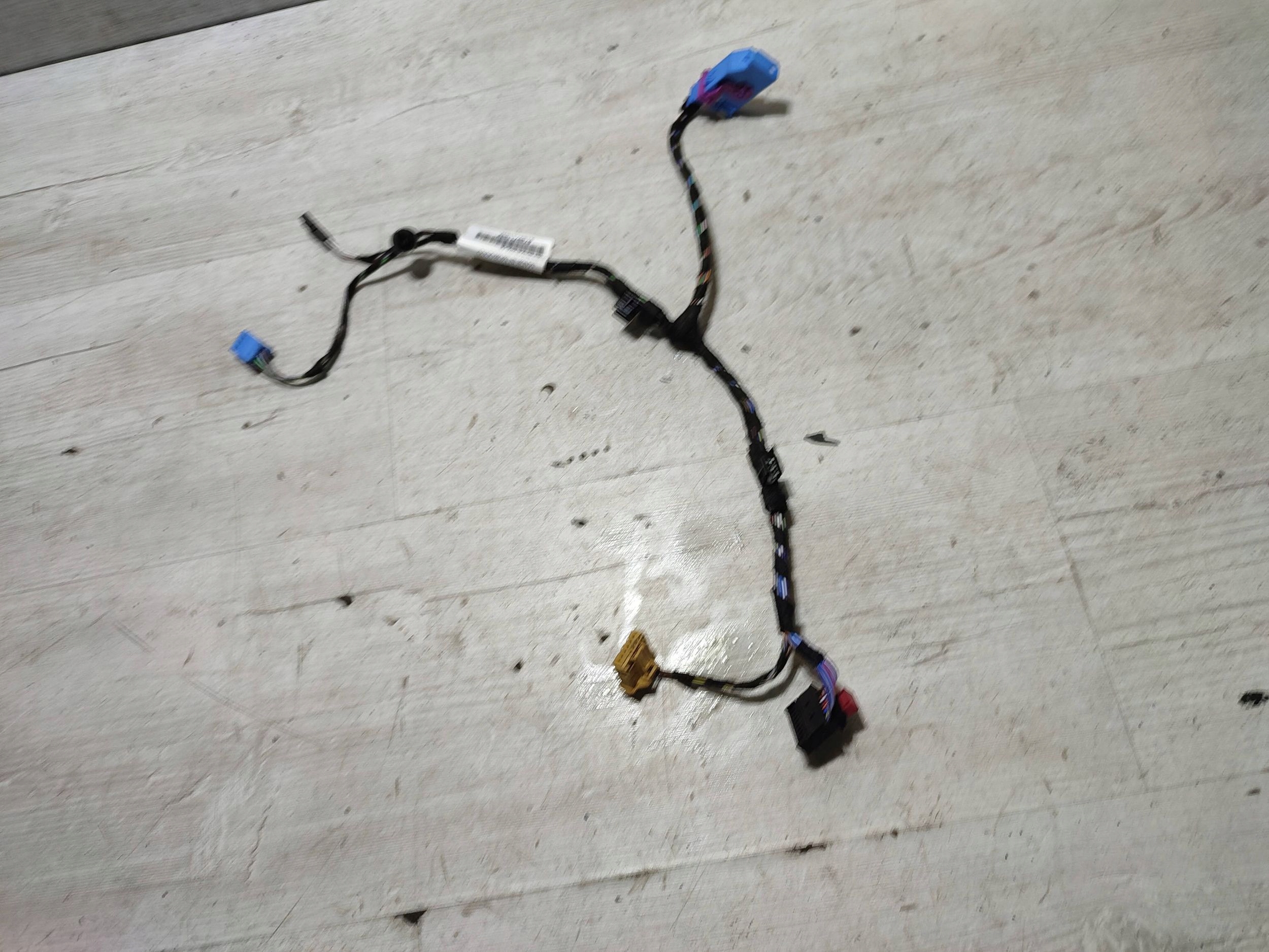 Volkswagen Touran III 2020 bundle przewodow bonnet rear part