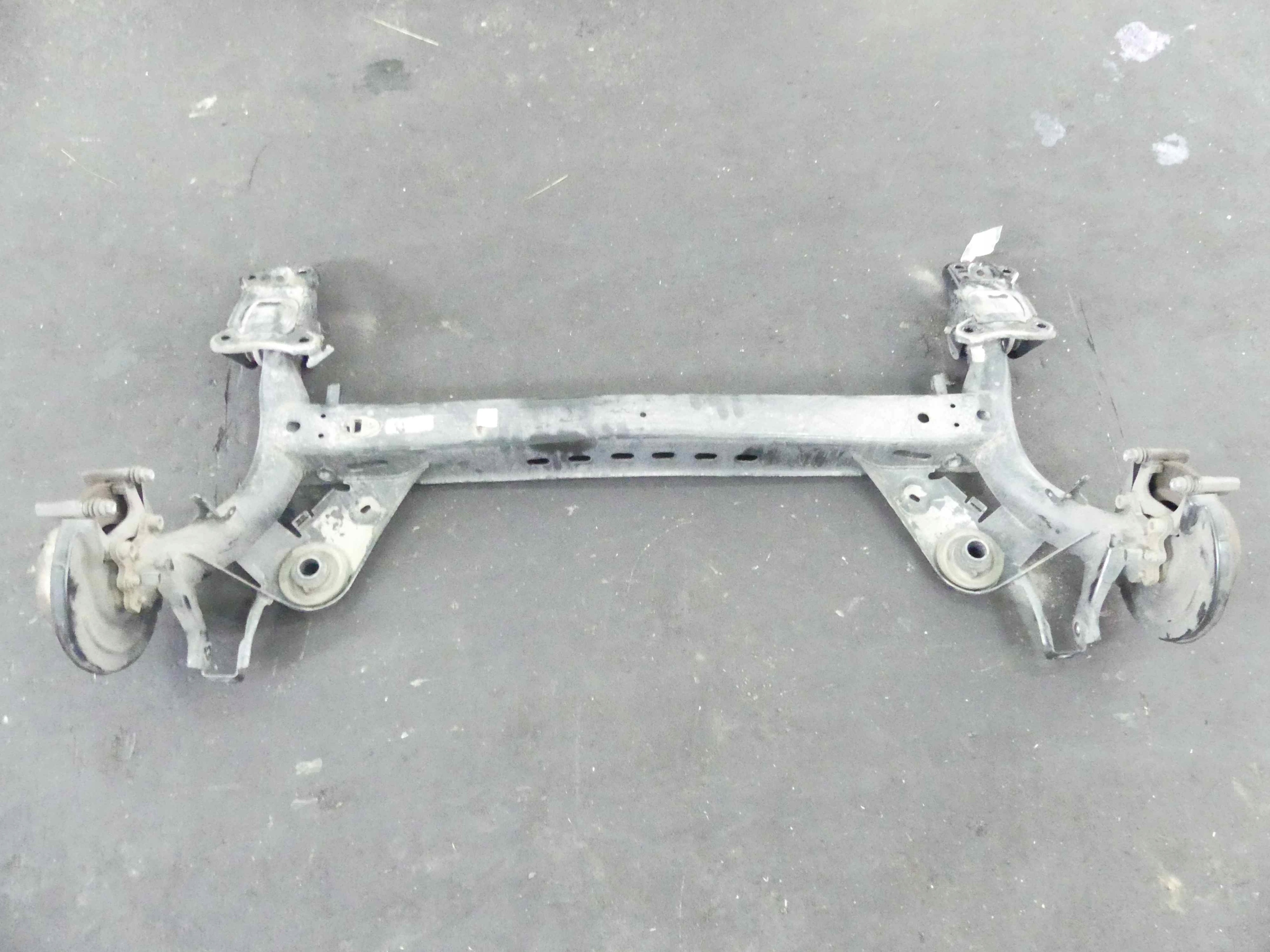 TYLNA BELKA OŚ TYŁ PIASTY SKODA OCTAVIA III HB