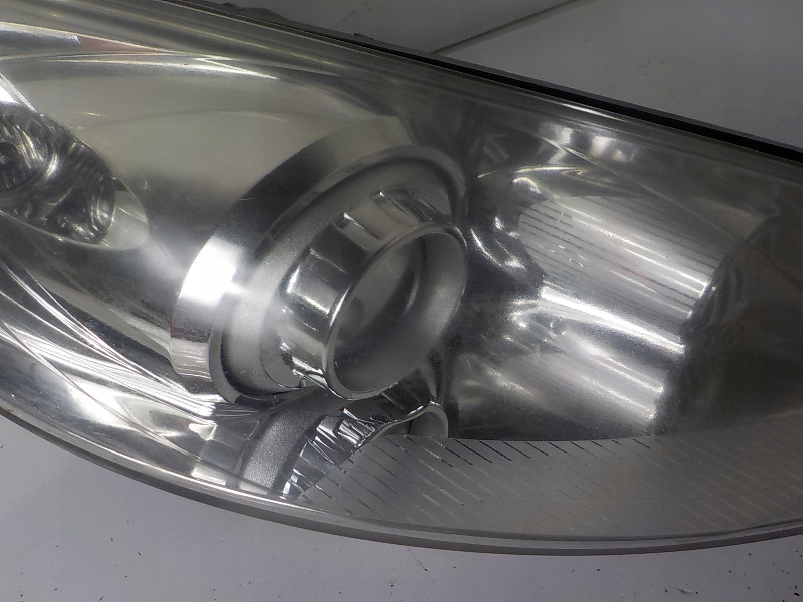 PEUGEOT 407 COUPE XENON light right front front UK