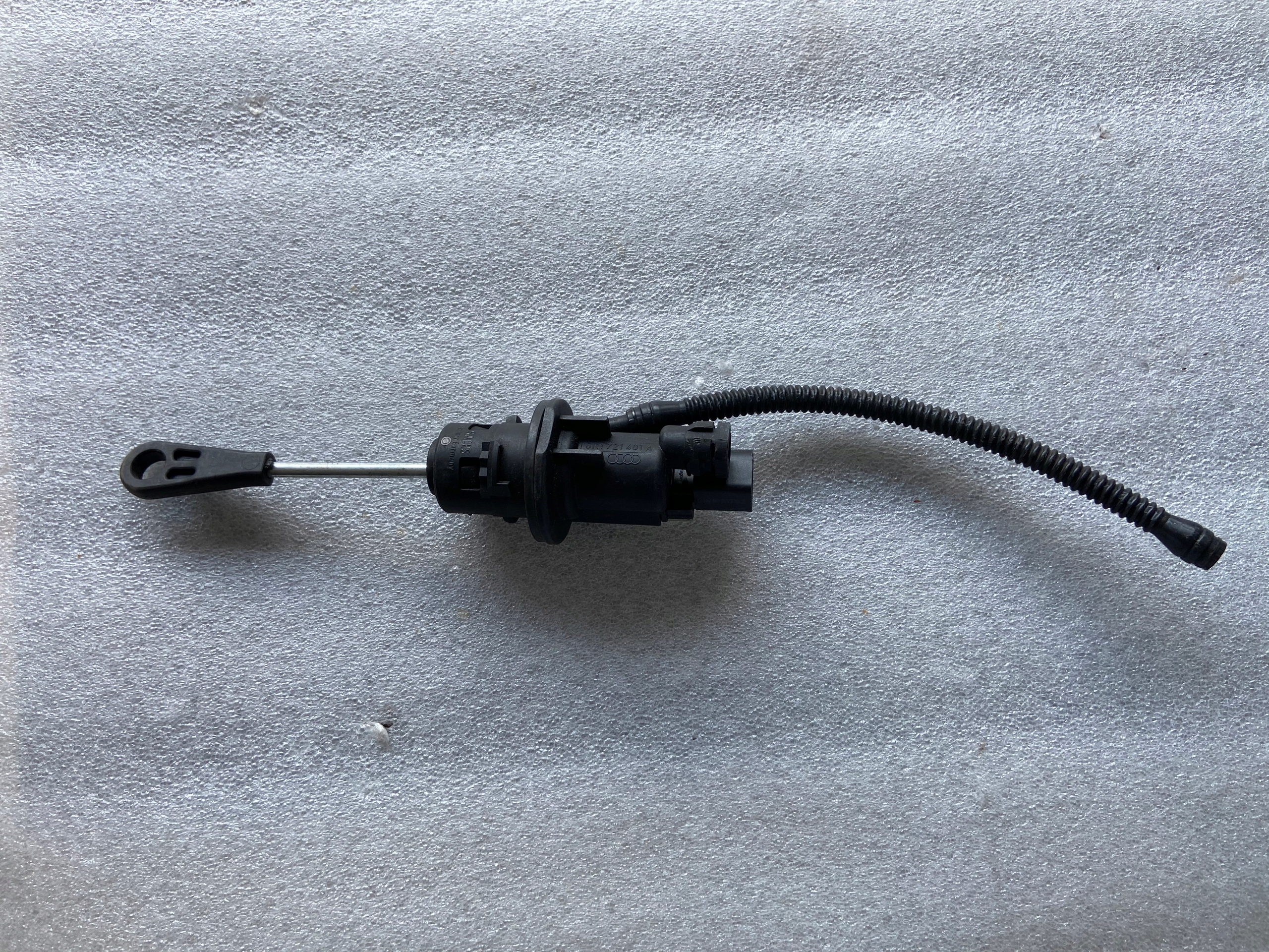 Насос сцепления A4 B8 8K1721401A