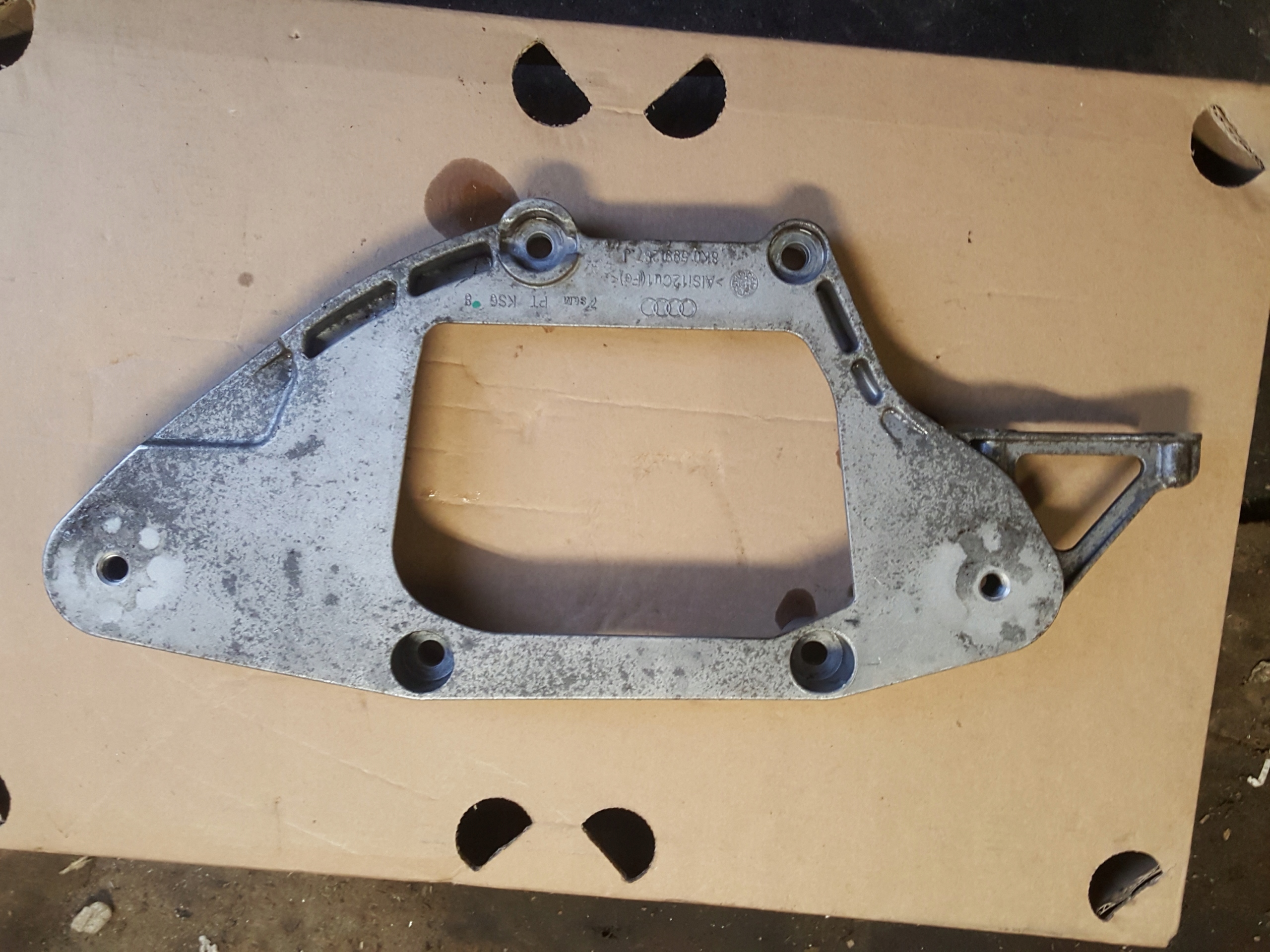 Support Support plaque DYFRA MOSTU Arrière AUDI A4 B8 8K A5 8T OE