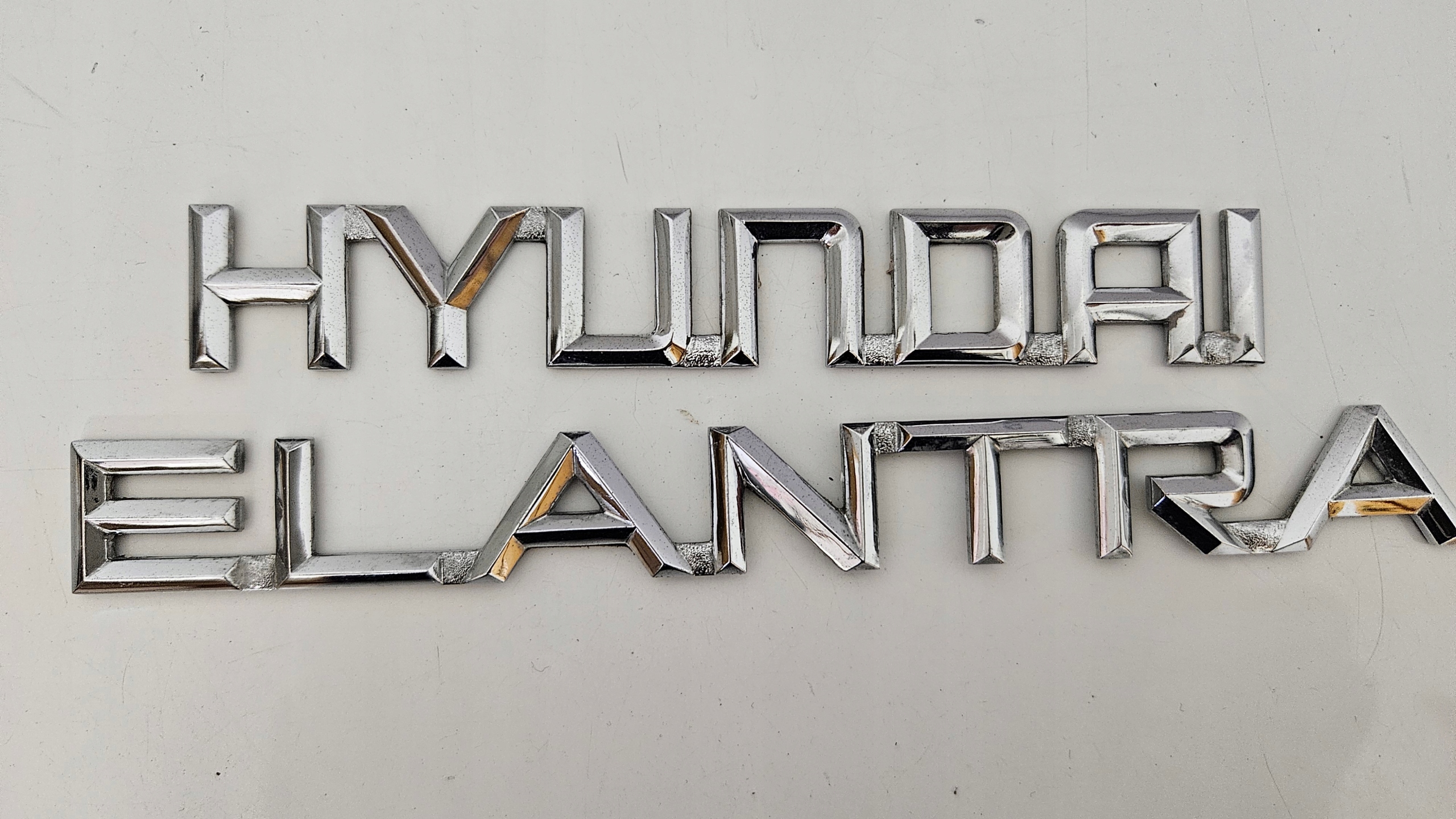 HYUNDAI ELANTRA EMBLEMAT NAPIS TYŁ