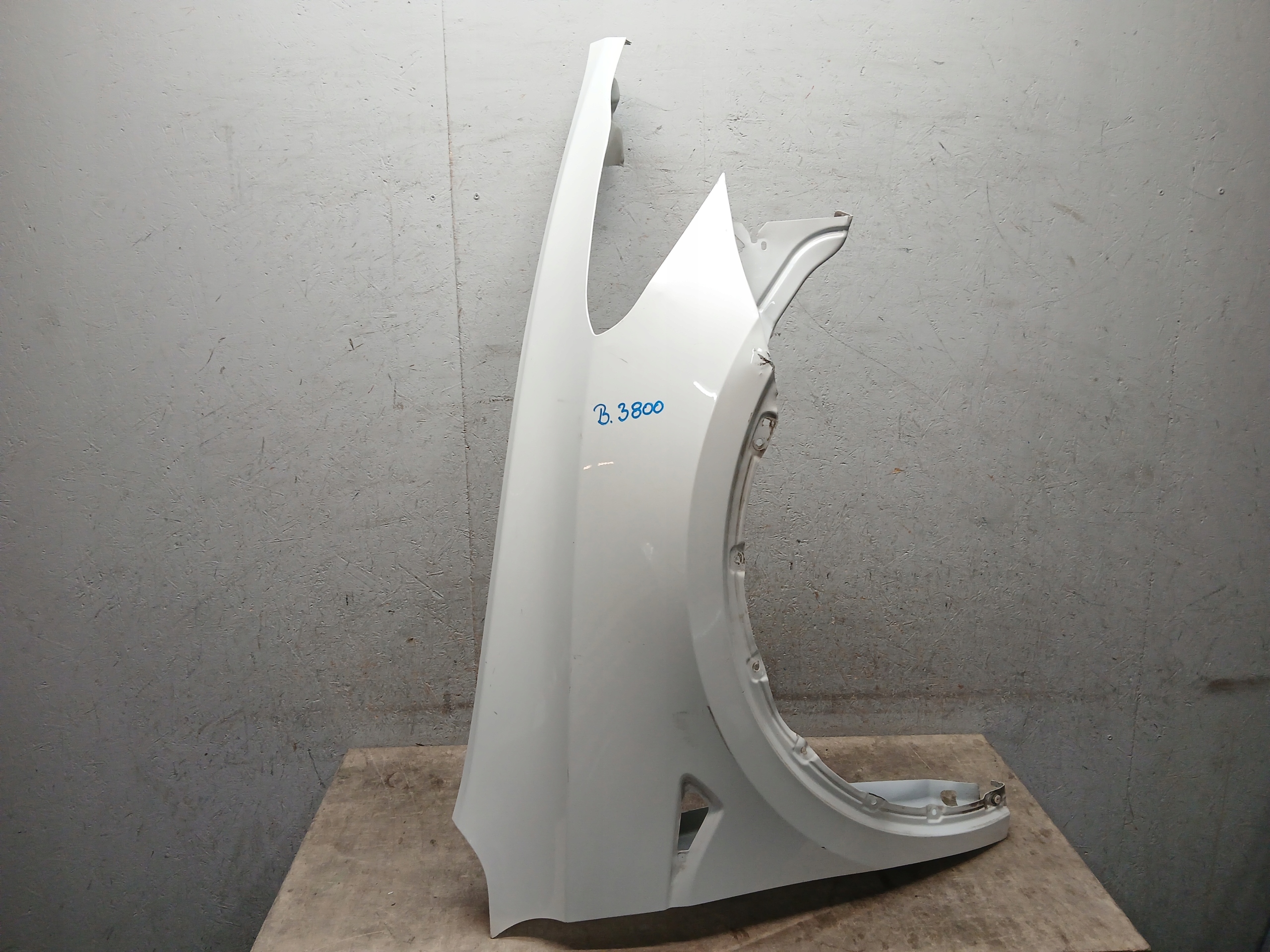 fender front right TESLA Y