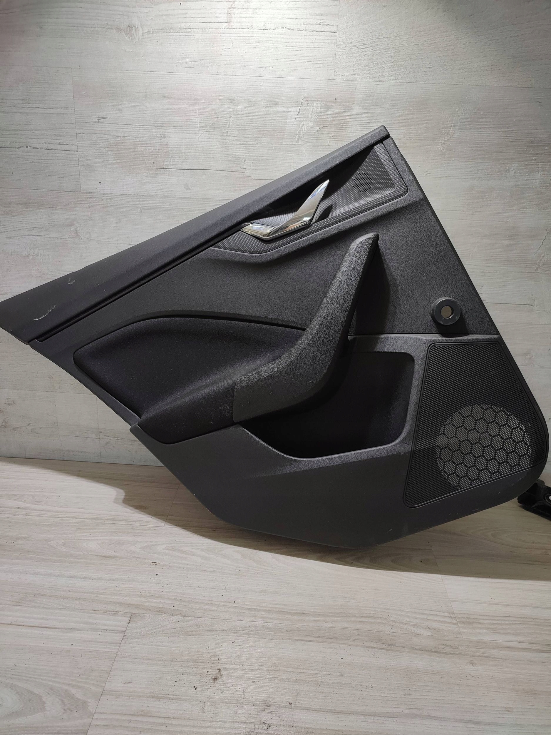 Skoda Scala 2020 rear part side left side / upholstery door tylnych