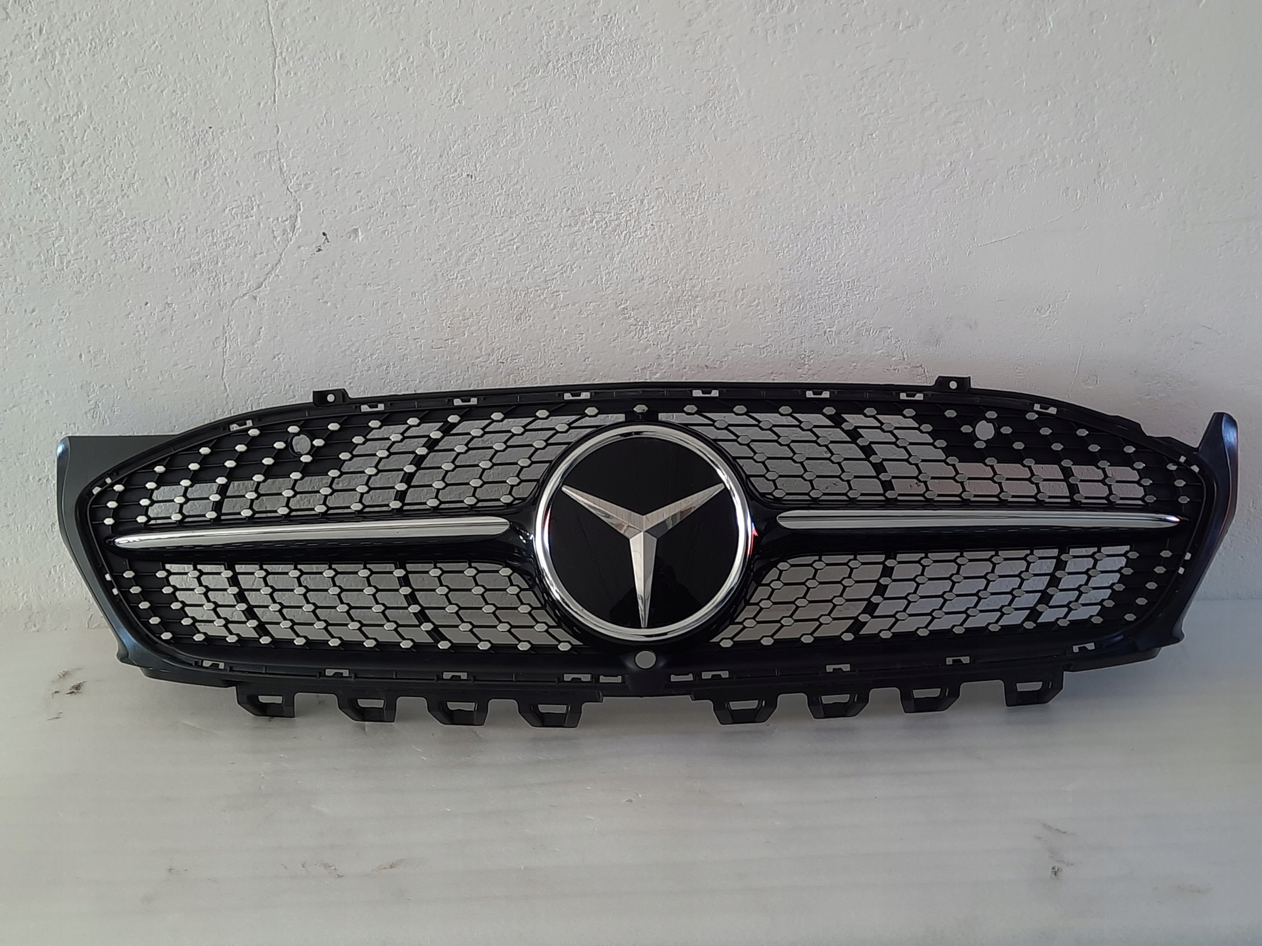 MERCEDES CLA W118 GRILL ATRAPA PODGRZEWANY ZNACZEK