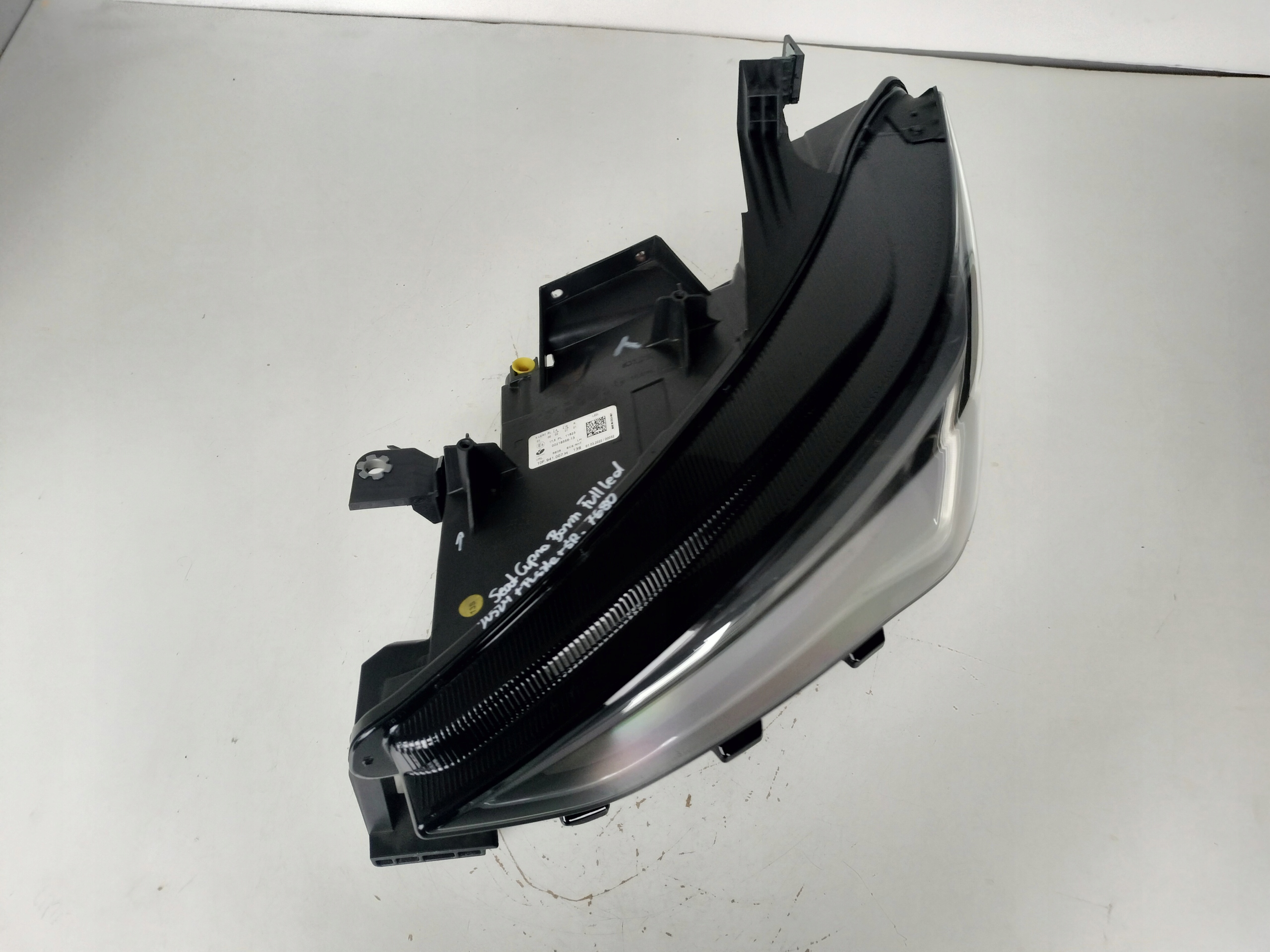 light left REFLEKTOR SEAT CUPRA BORN 10E 21- FULL LED