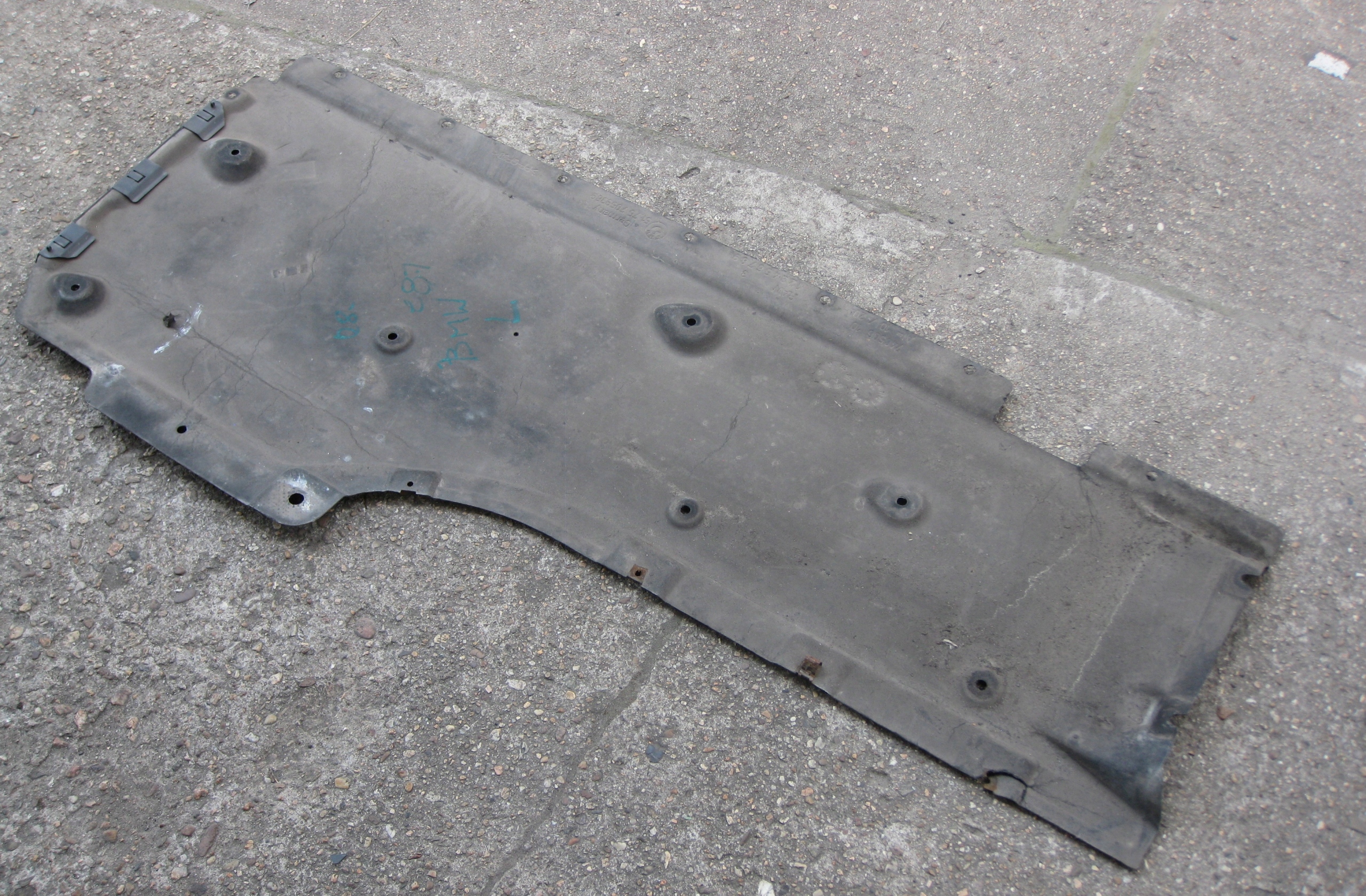 BMW E87 08R cover chassis side left 7059389