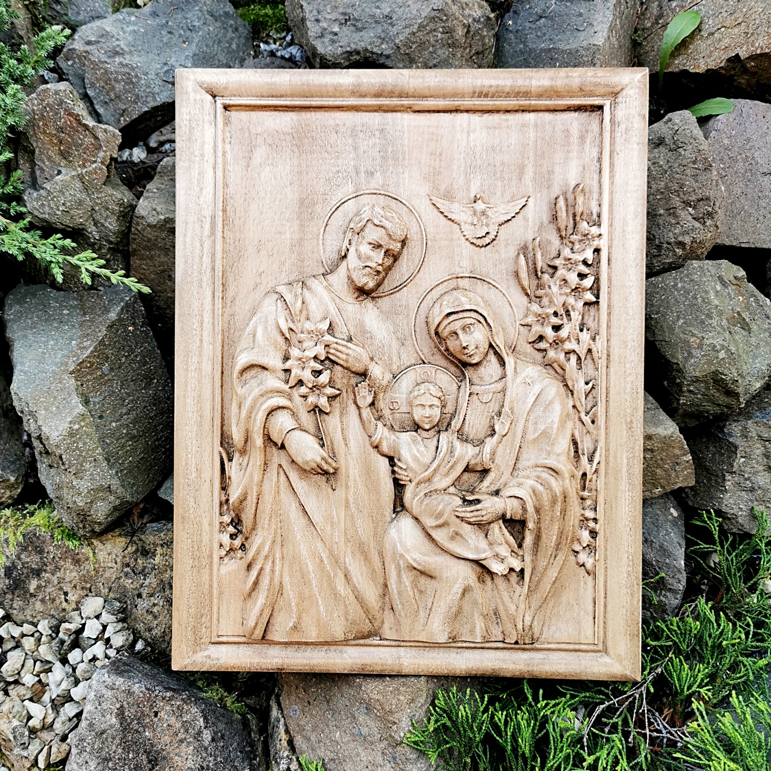 Dřevěná plochá socha Svatá rodina III v rámu dárek na svatba 40 cm