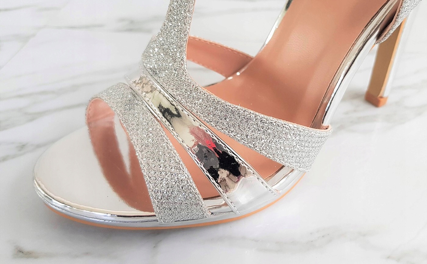 SREBRNE BROKATOWE BUTY SANDAŁKI NA SZPILCE 37 Materiał wkładki inny