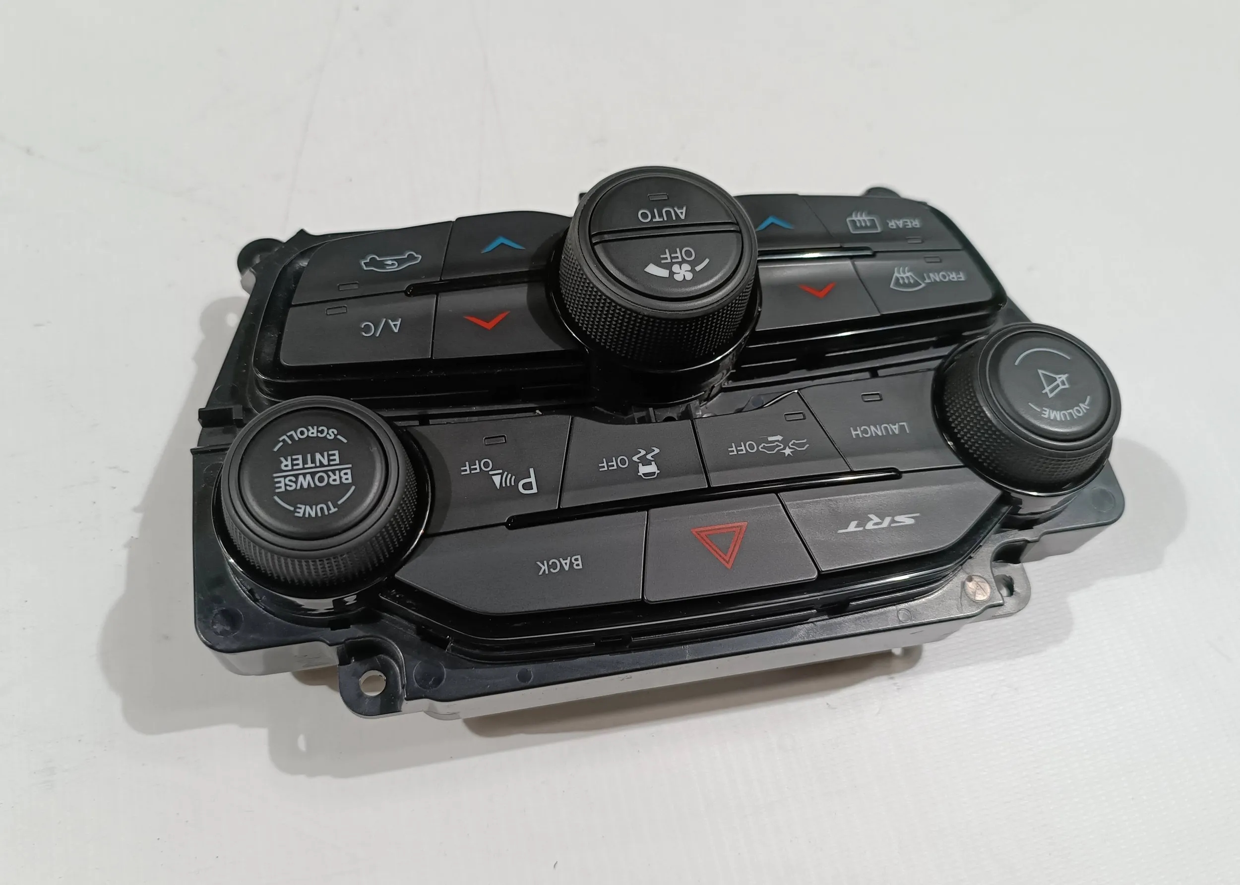 Panel radia klimatizaci Dodge Challenger SRT radar