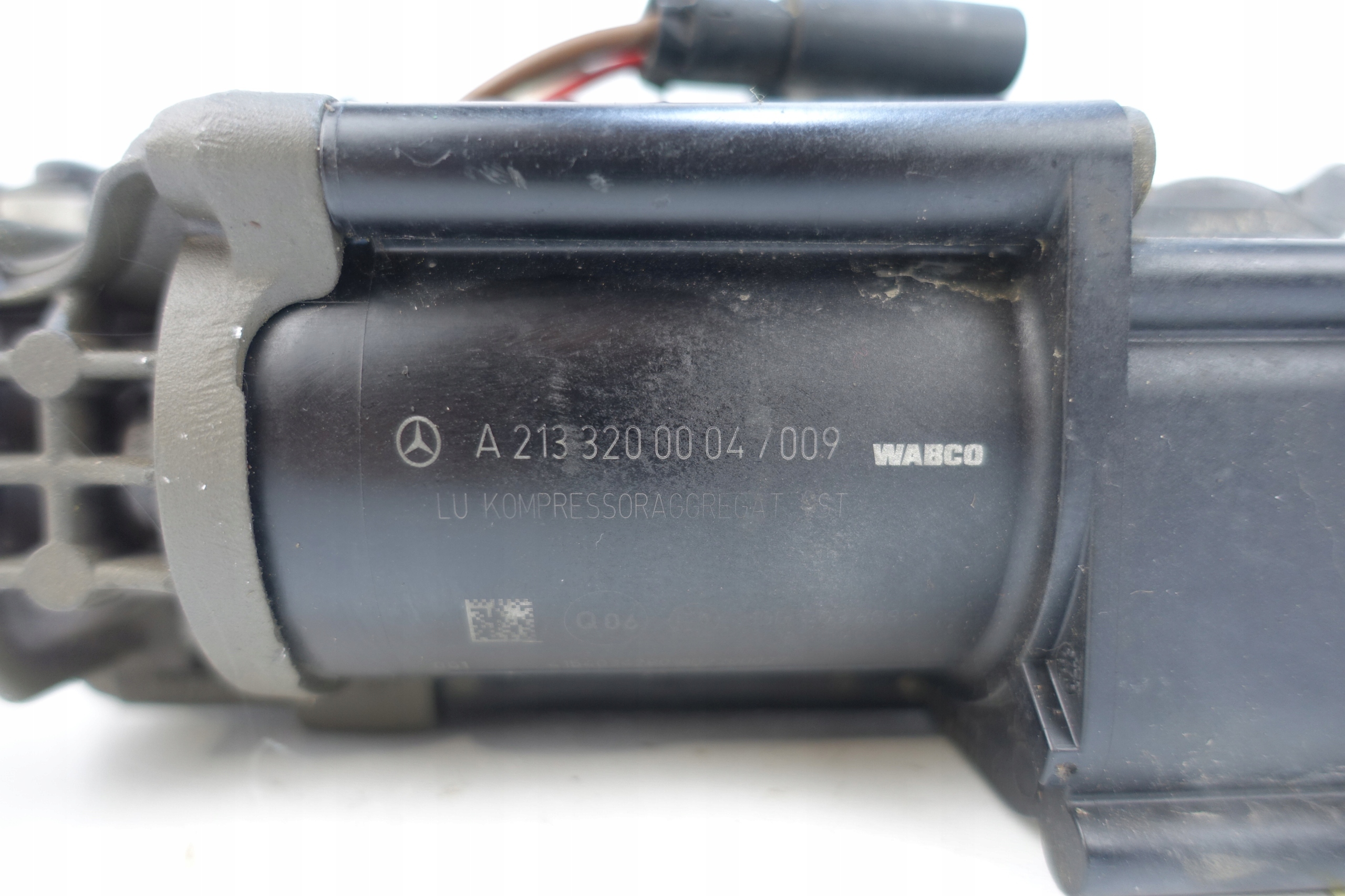 MERCEDES E-KLASA W213 2013- compressor; springing A2133200004