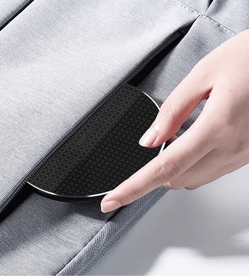 SZYBKA ŁADOWARKA INDUKCYJNA BEZPRZEWODOWA BIURKOWA Napięcie wyjściowe 9 V