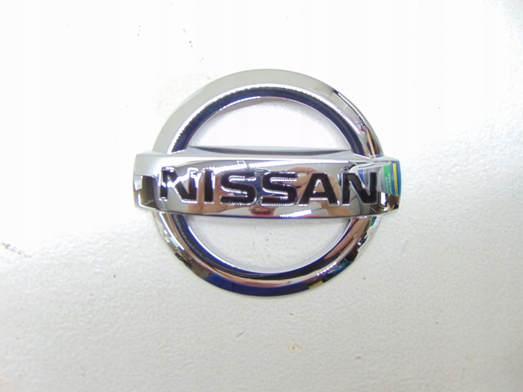 NISSAN X-TRAIL T32 EMBLEMAT LOGO KLAPY BAGAŻNIKA TYLNY TYŁ 848904CL0A
