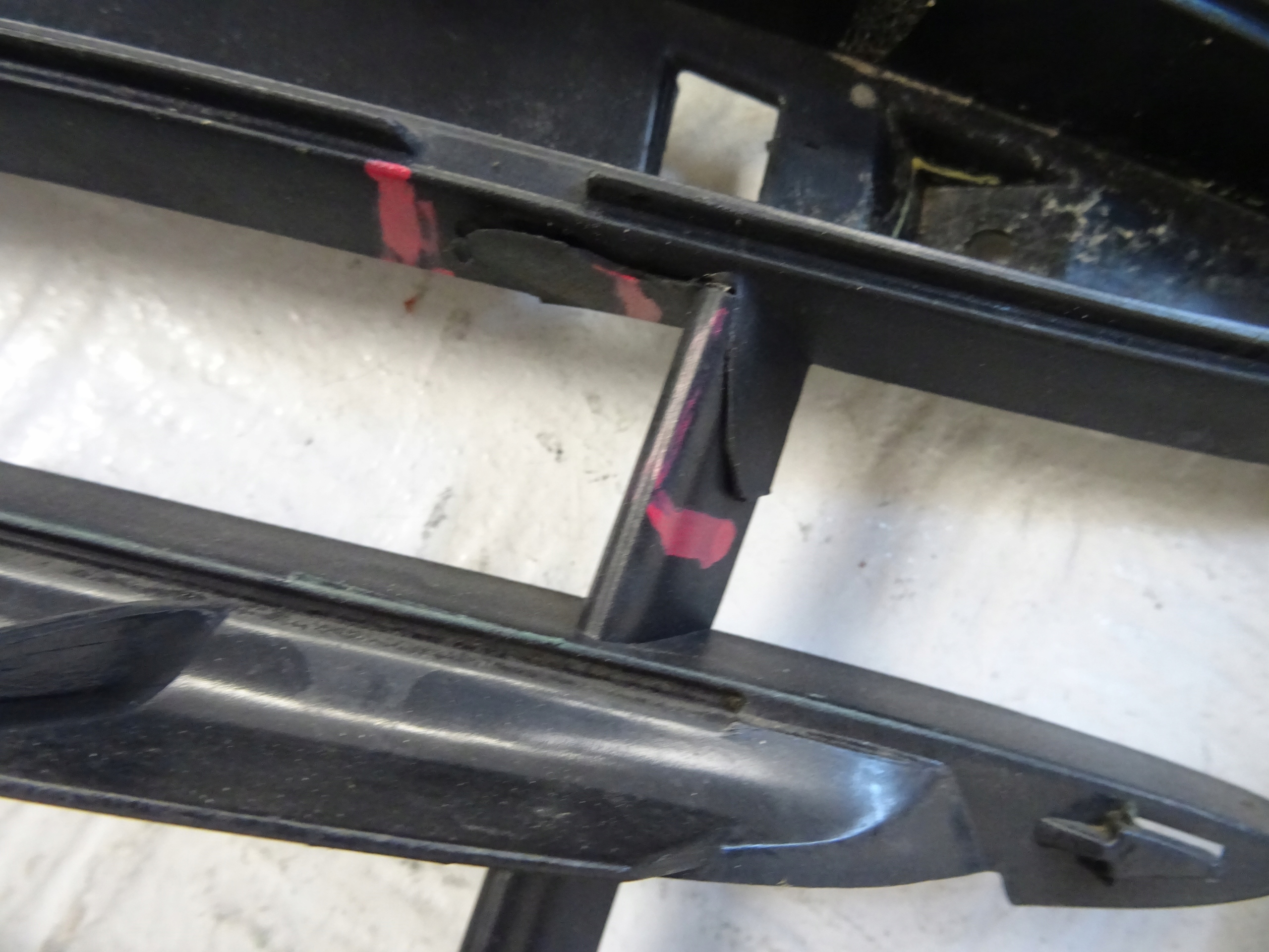 grid of a bumper front front left PORSCHE CAYENNE II TURBO S 7P5807681C
