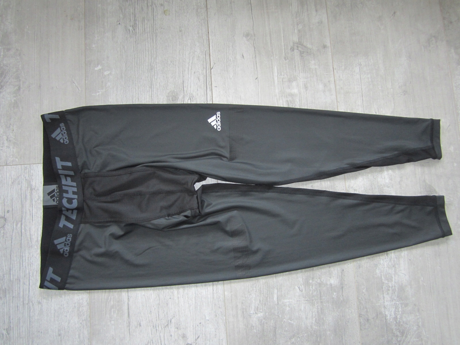 ADIDAS Techfit_XL (42)_Compression_Climachill EAN (GTIN) 882713952742