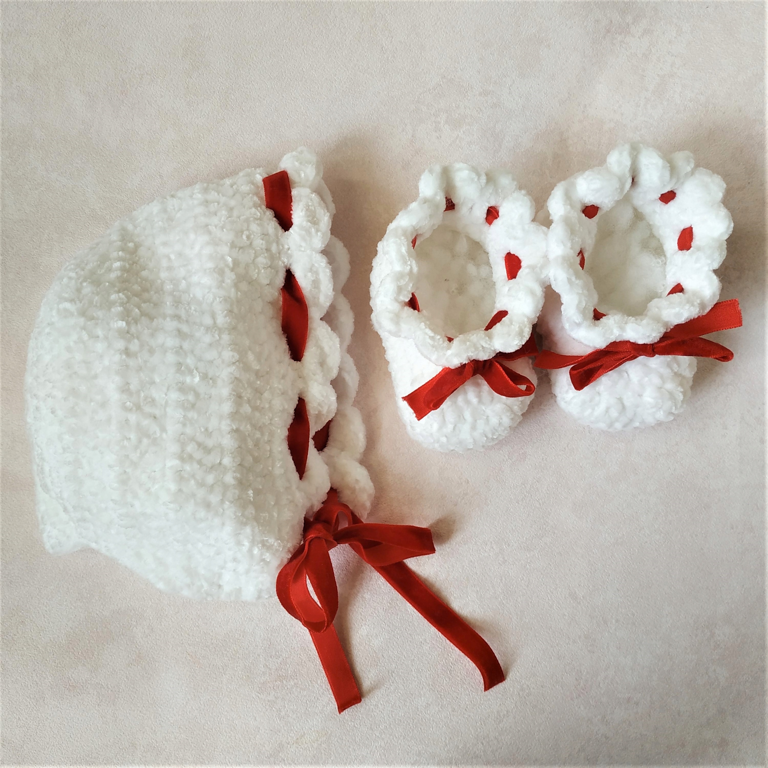 czapeczka na chrzest biała dla dziewczynki chłopca Rozmiar 30-35 cm