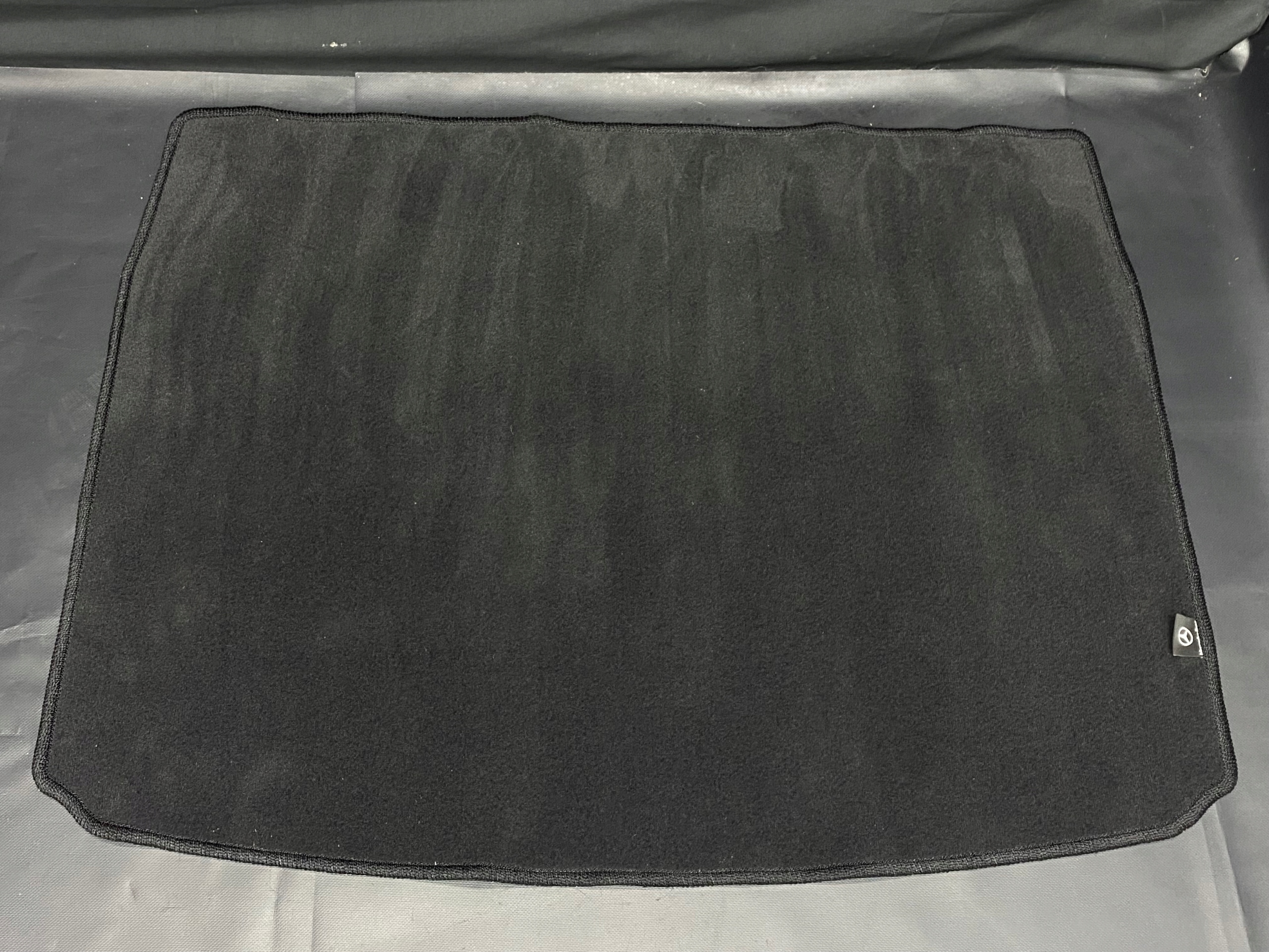 Mata do bagażnika MERCEDES-BENZ OE A1776842100