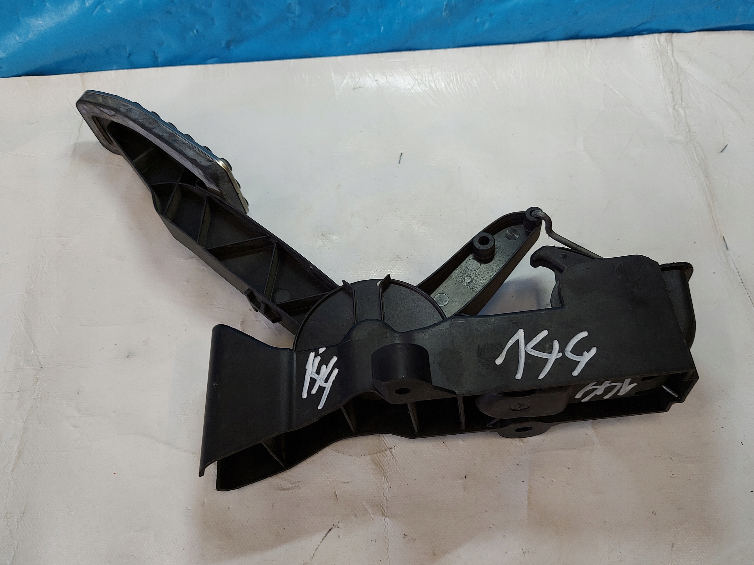 accelerator pedal MERCEDES B KLASA A1693000904