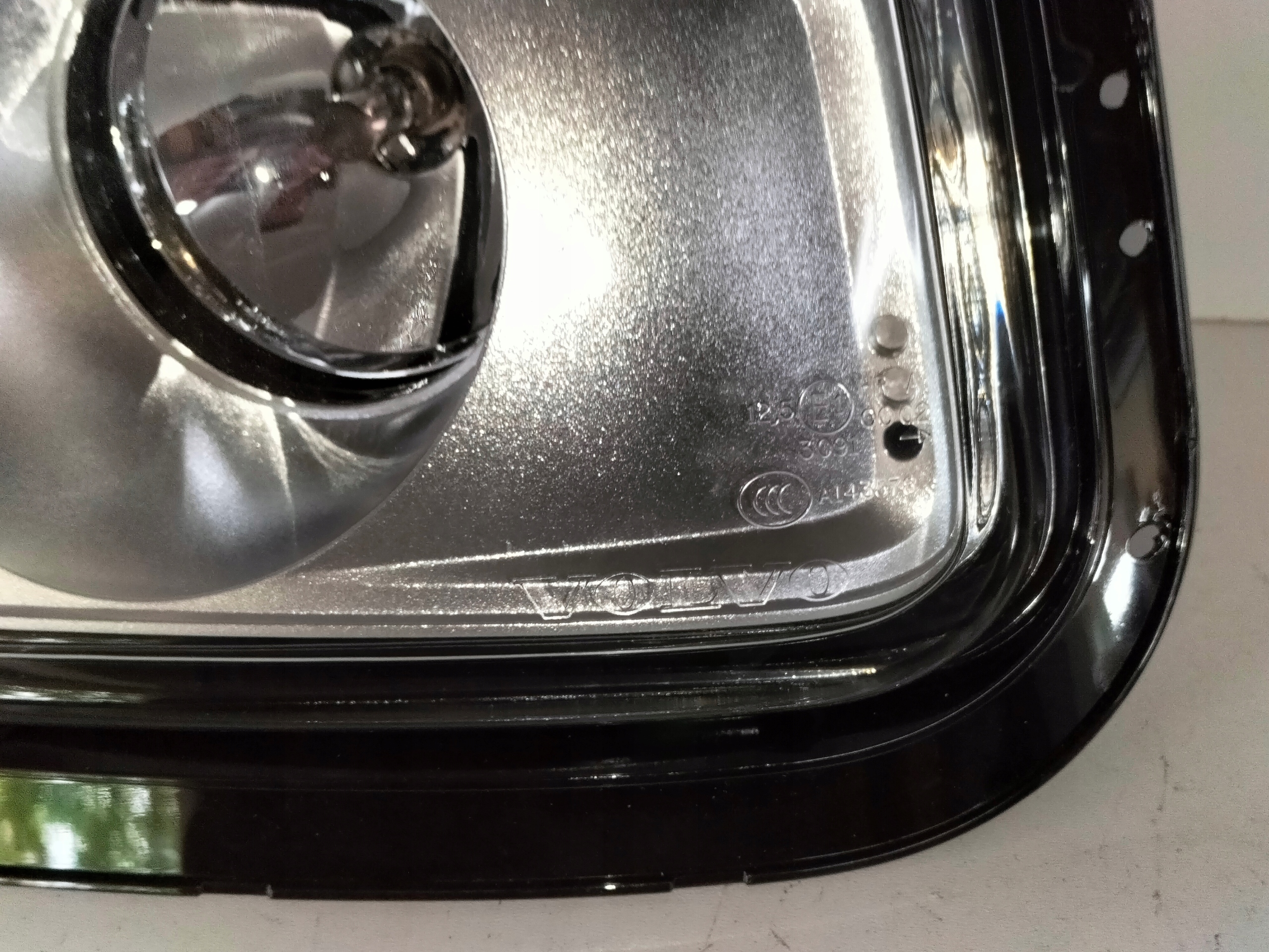 Nebelscheinwerfer dach oben links VOLVO FH4 12