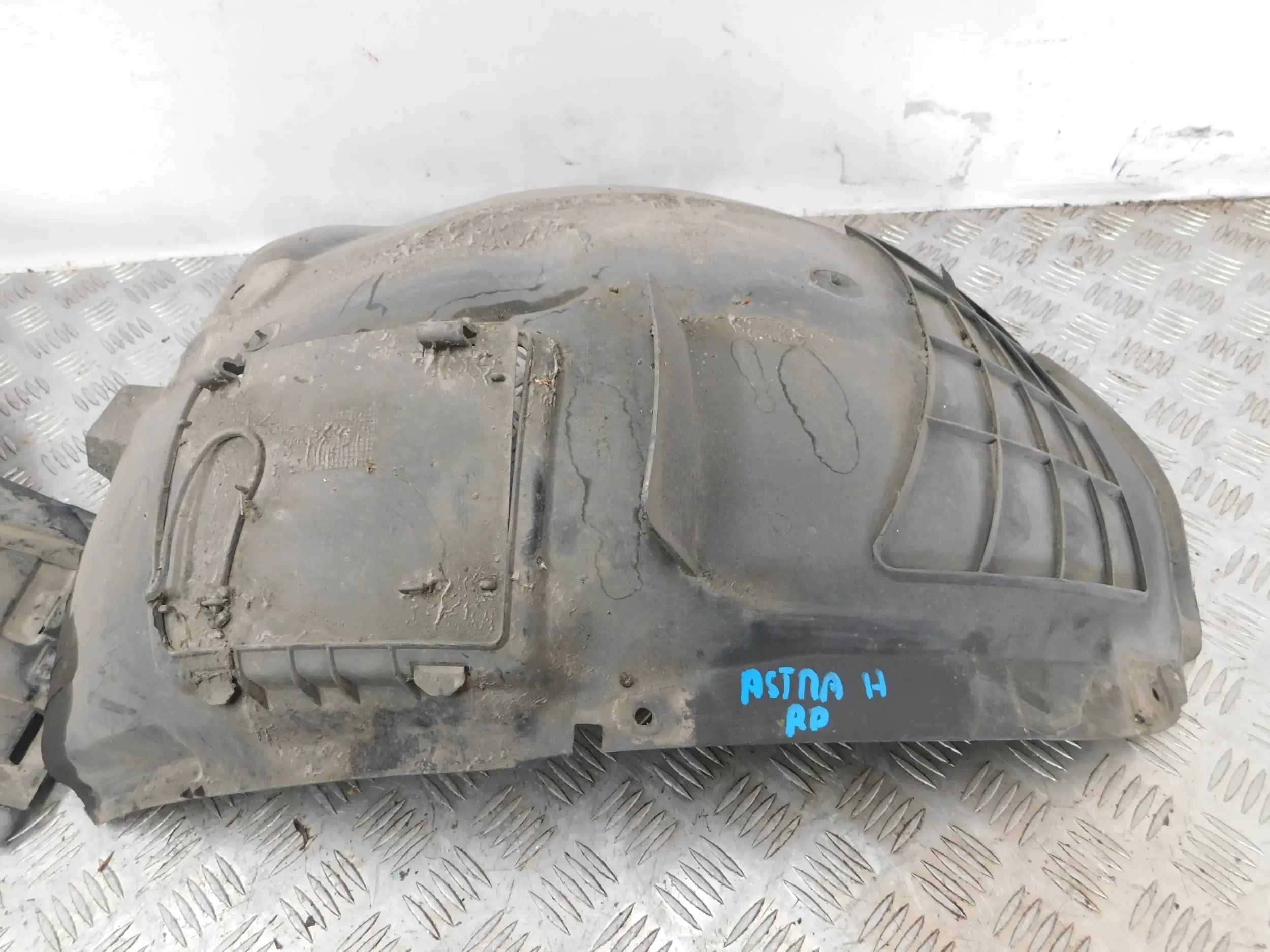 mudguard front front right OPEL ASTRA H