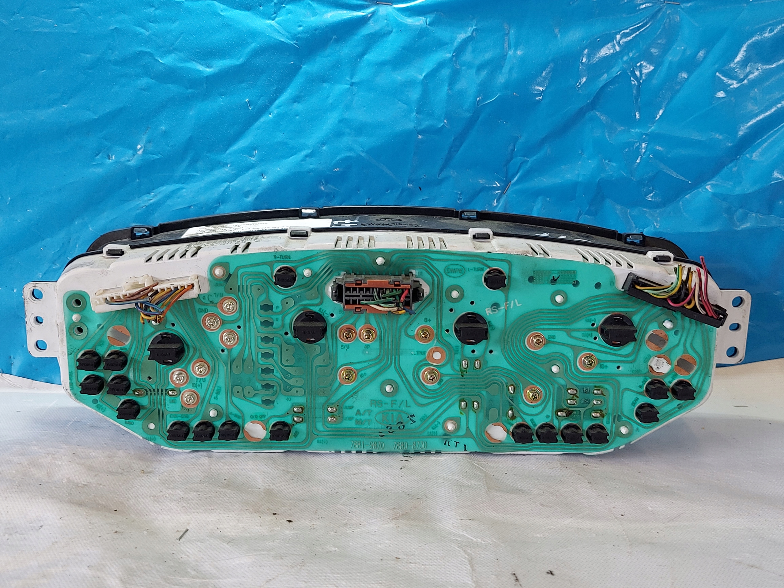 dials clock KIA CARENS II 2.0 CRDI 0K2KC55430A