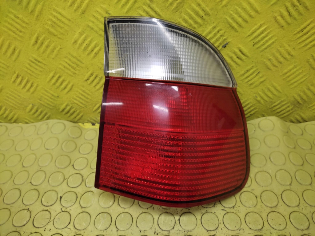 BMW E39 KOMBI light right rear part 2496322
