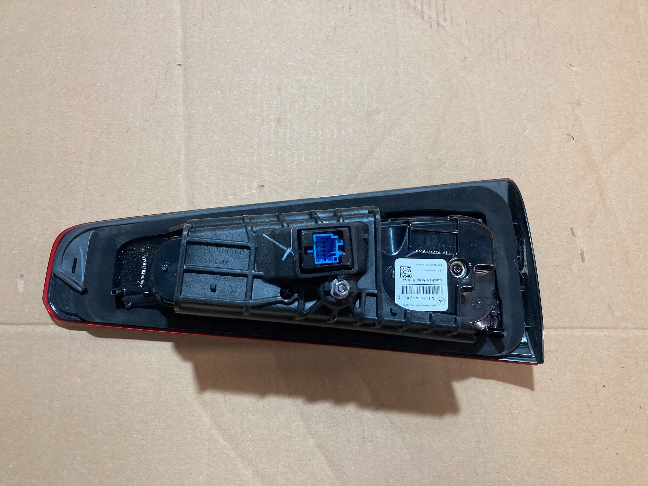 MERCEDES GLE W167 фонарь крышки багажника задний правый .